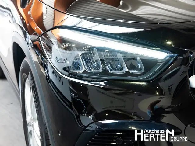 Mercedes-Benz GLA view 12