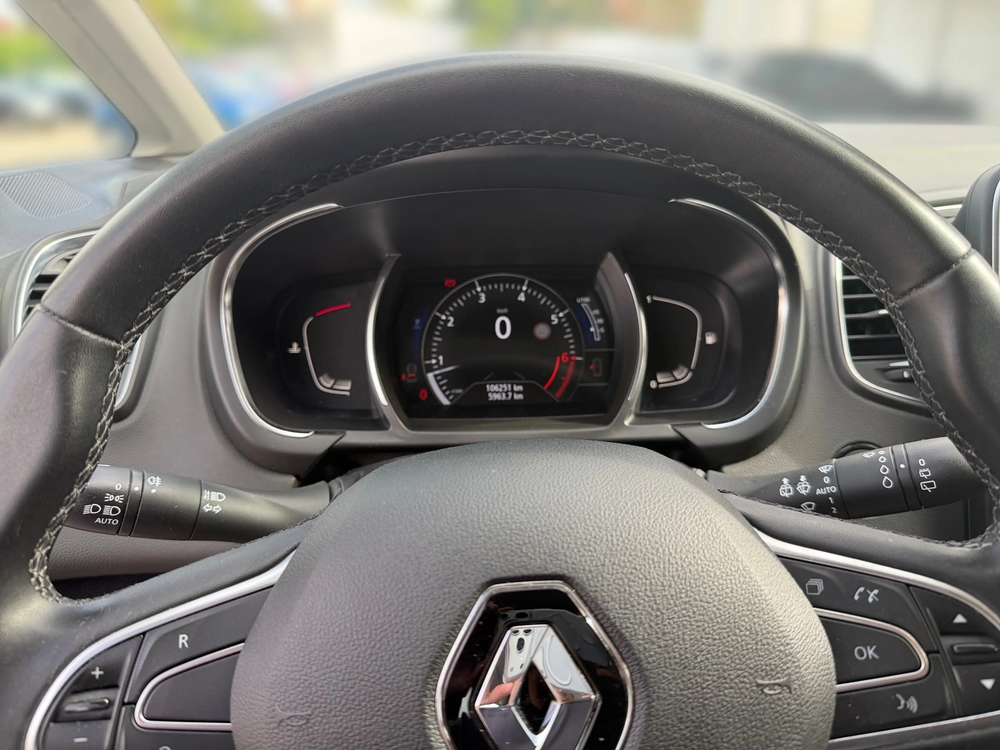 Renault Scenic Scénic TCe 115 PF Zen Zen — photo 13