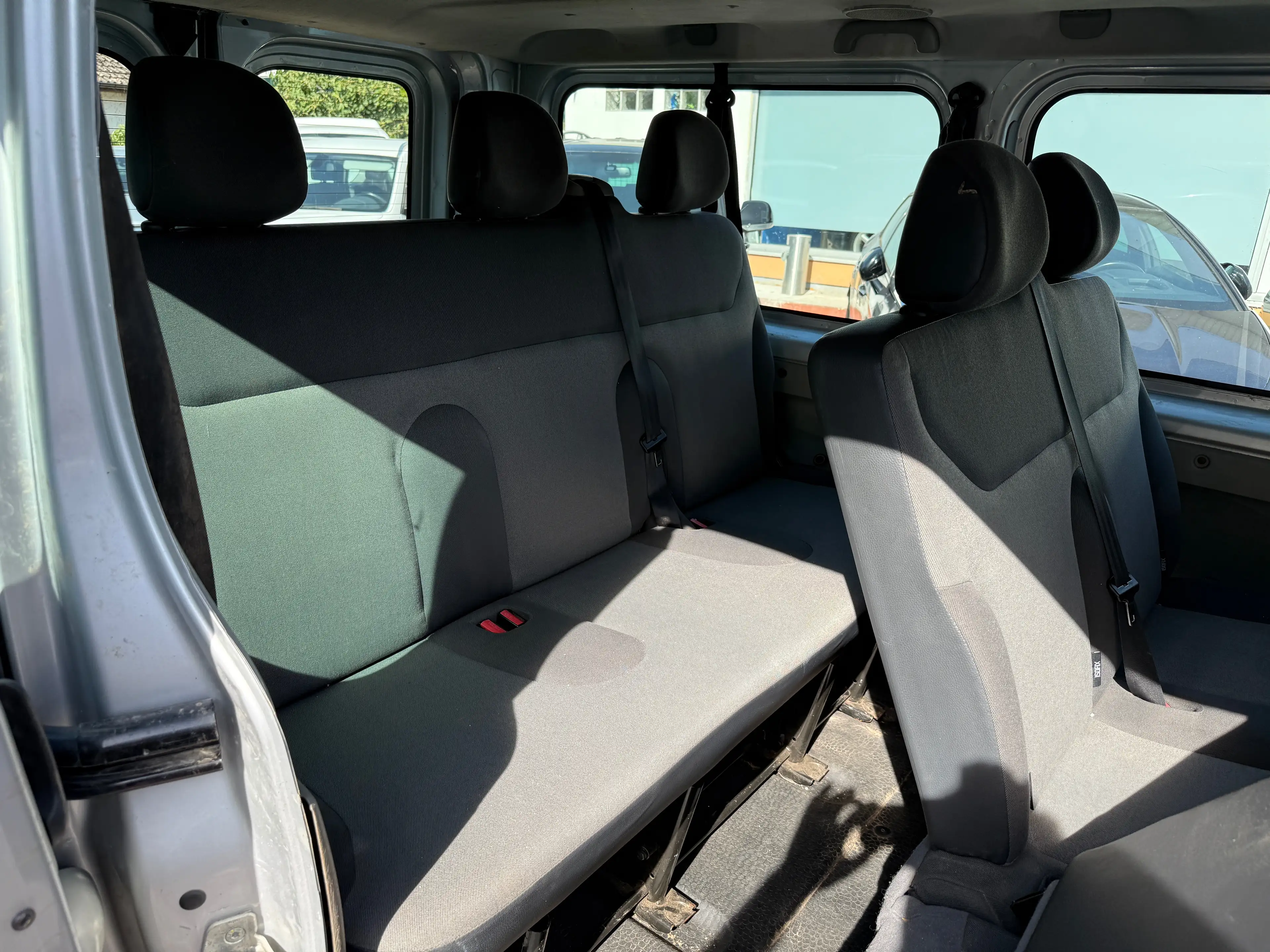 Renault Trafic L2H1 2,9t (9 Sitze) verglast — photo 10
