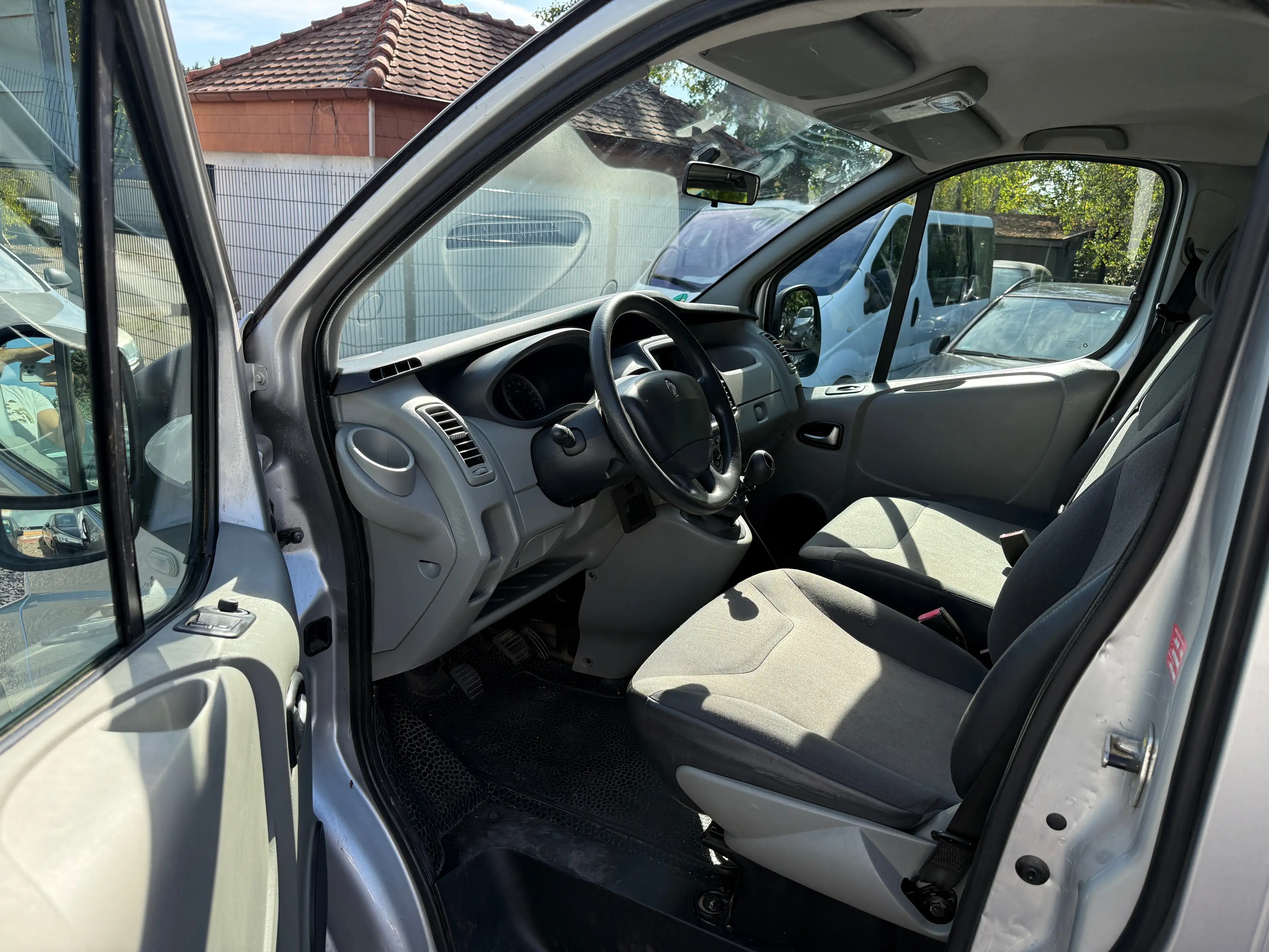 Renault Trafic L2H1 2,9t (9 Sitze) verglast — photo 15
