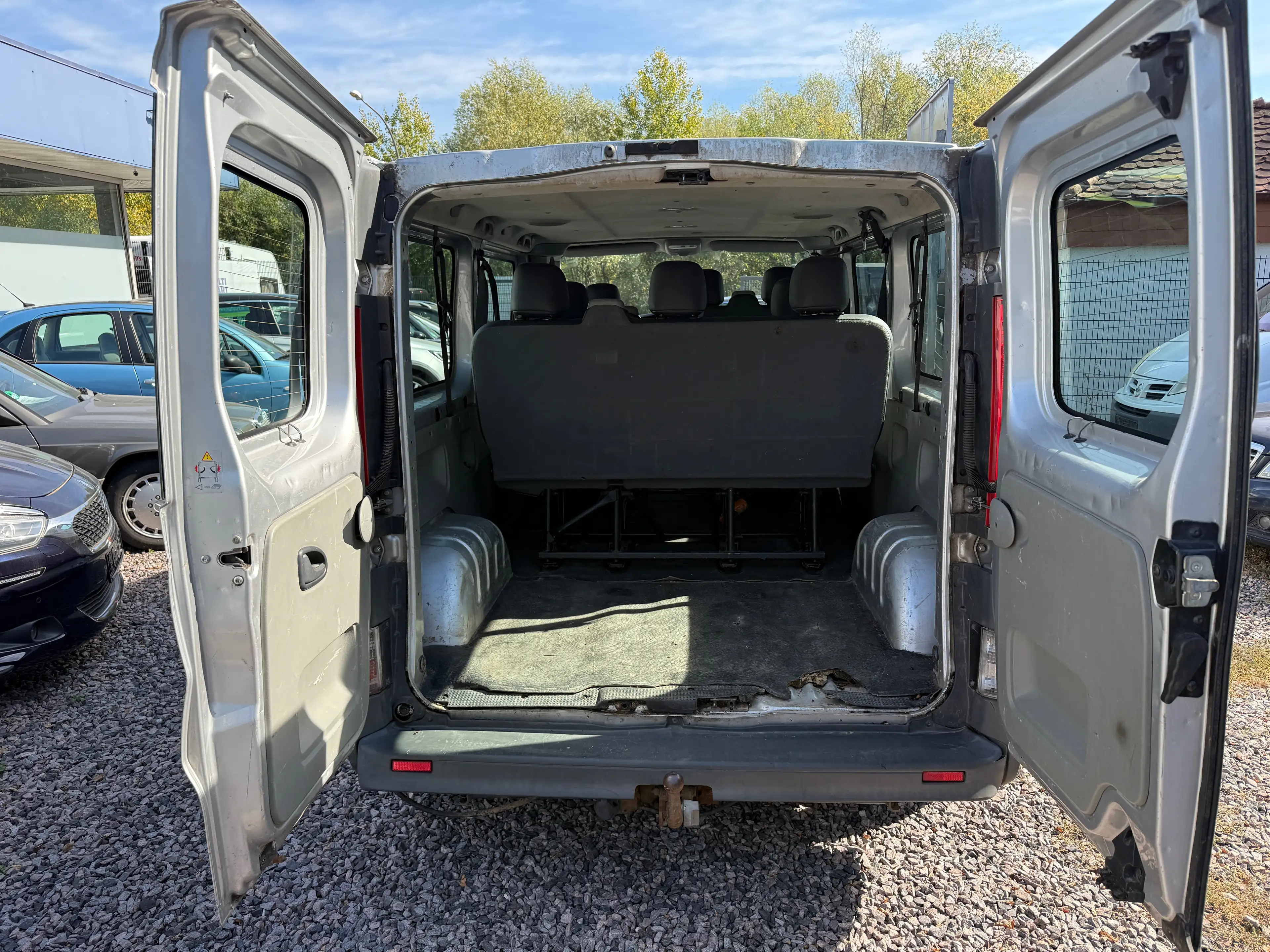 Renault Trafic L2H1 2,9t (9 Sitze) verglast — photo 9
