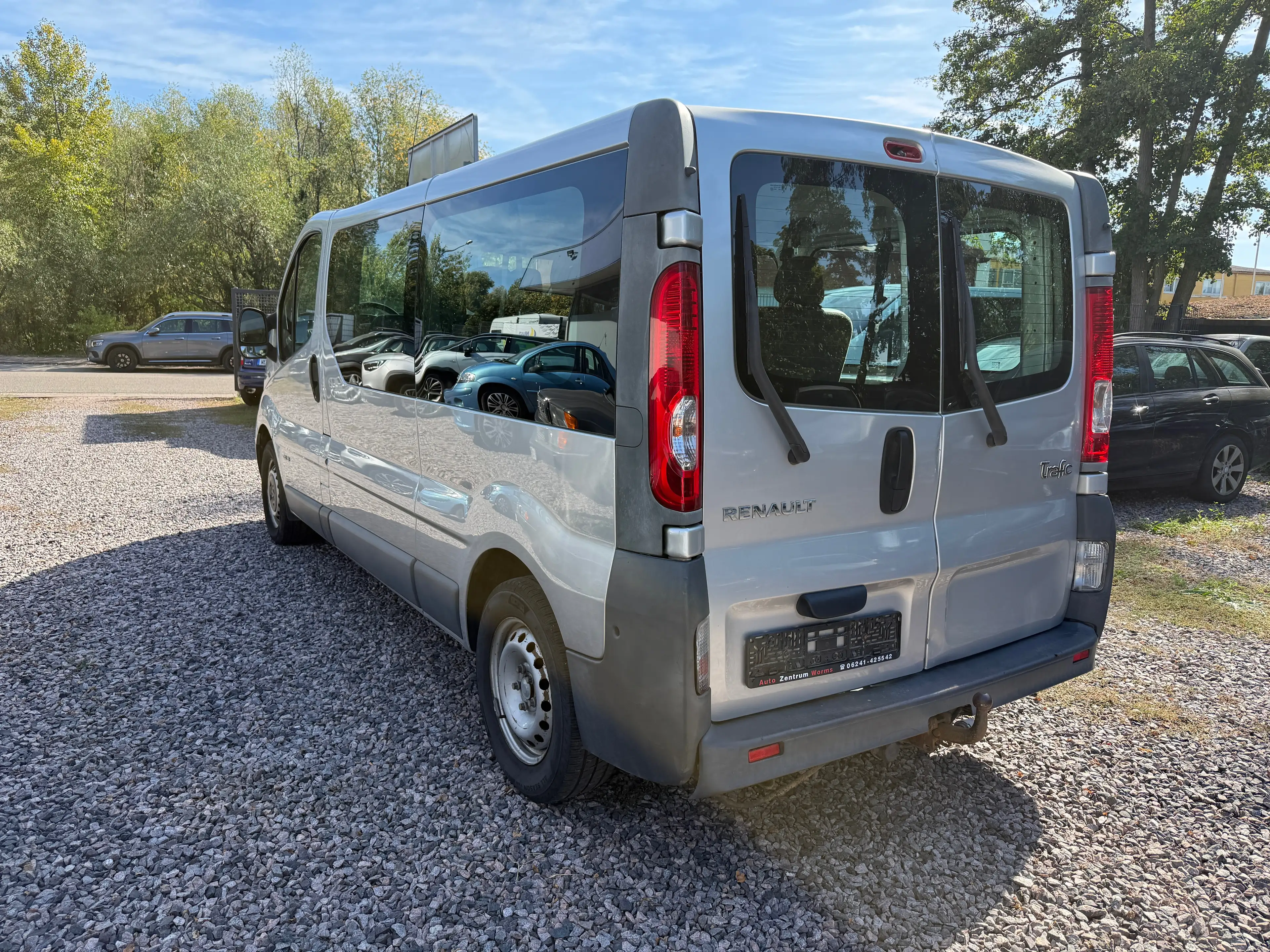 Renault Trafic L2H1 2,9t (9 Sitze) verglast — photo 7