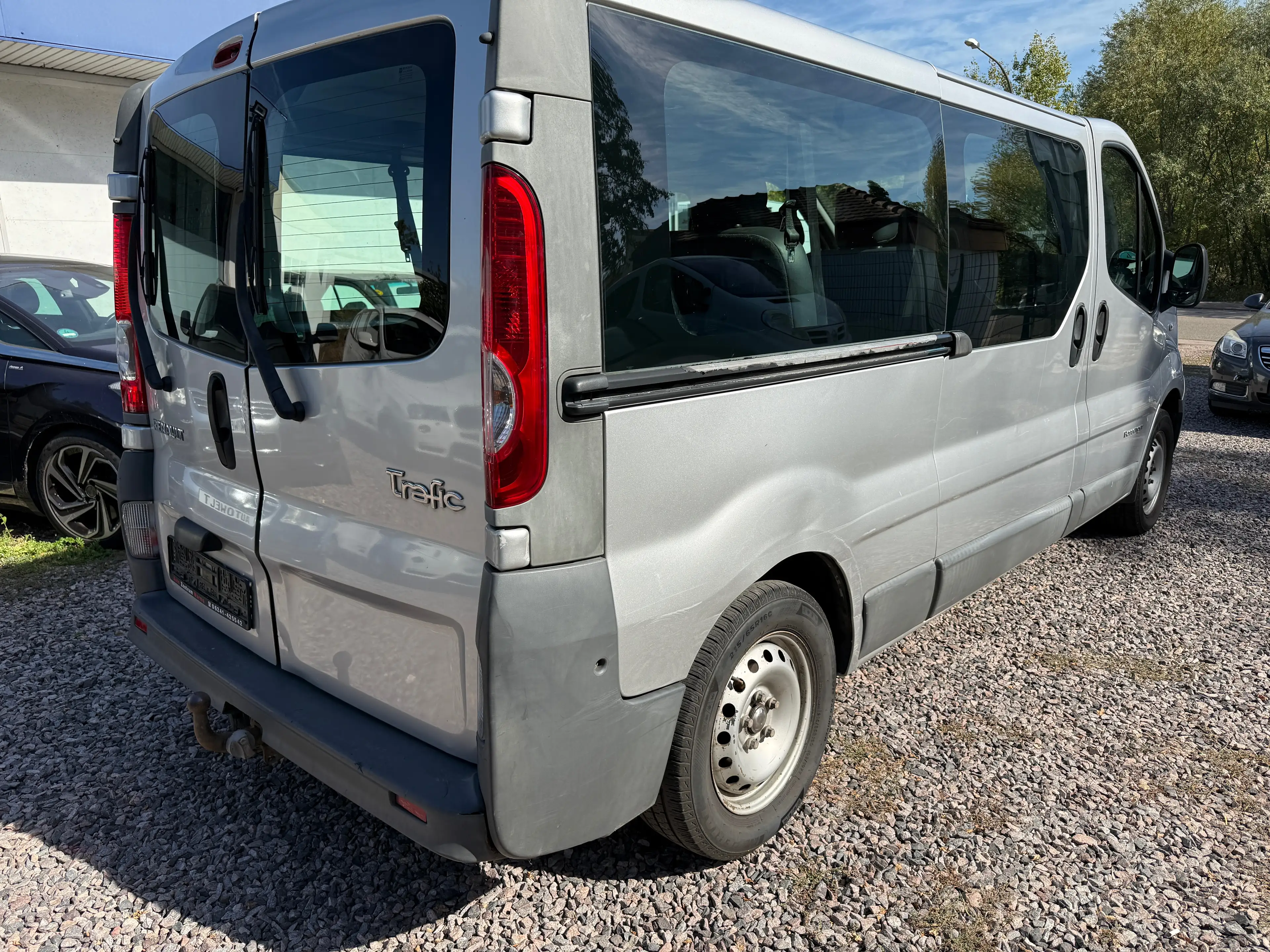 Renault Trafic L2H1 2,9t (9 Sitze) verglast — photo 5