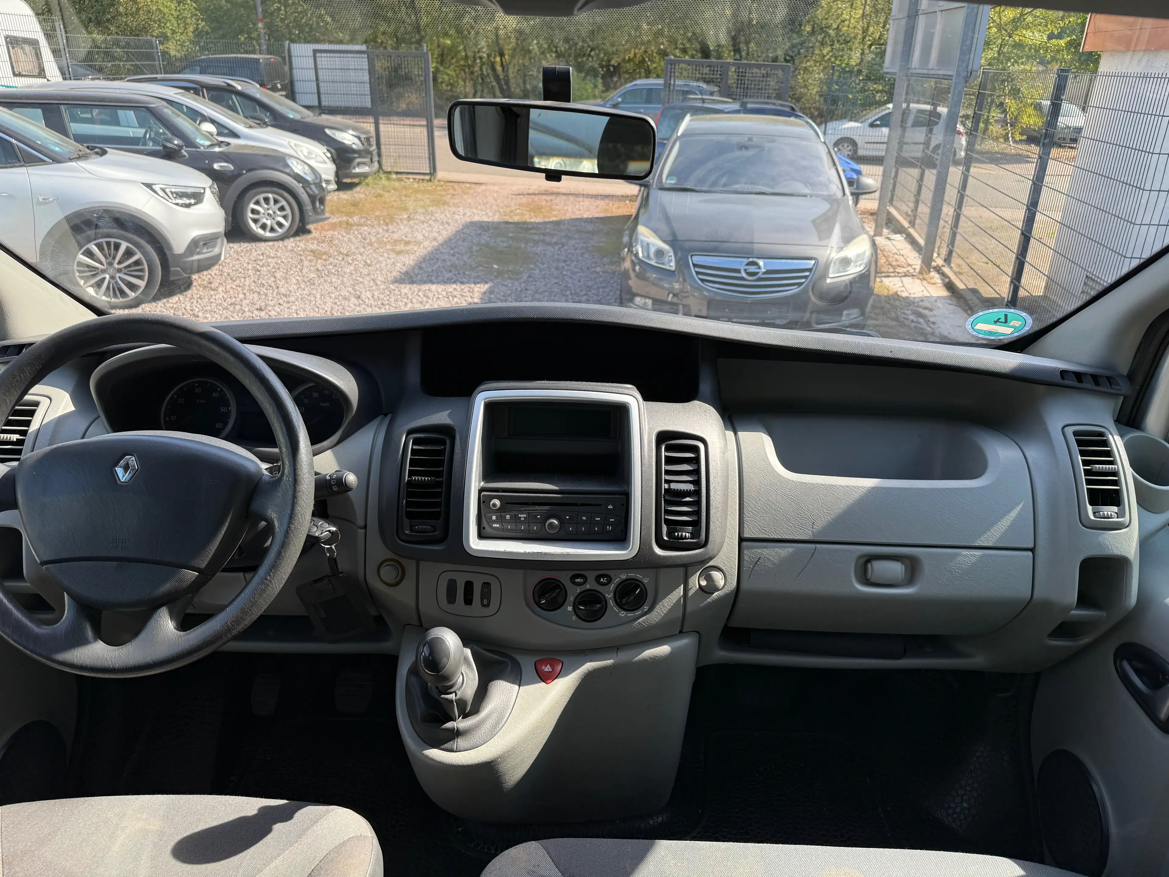 Renault Trafic L2H1 2,9t (9 Sitze) verglast — photo 12