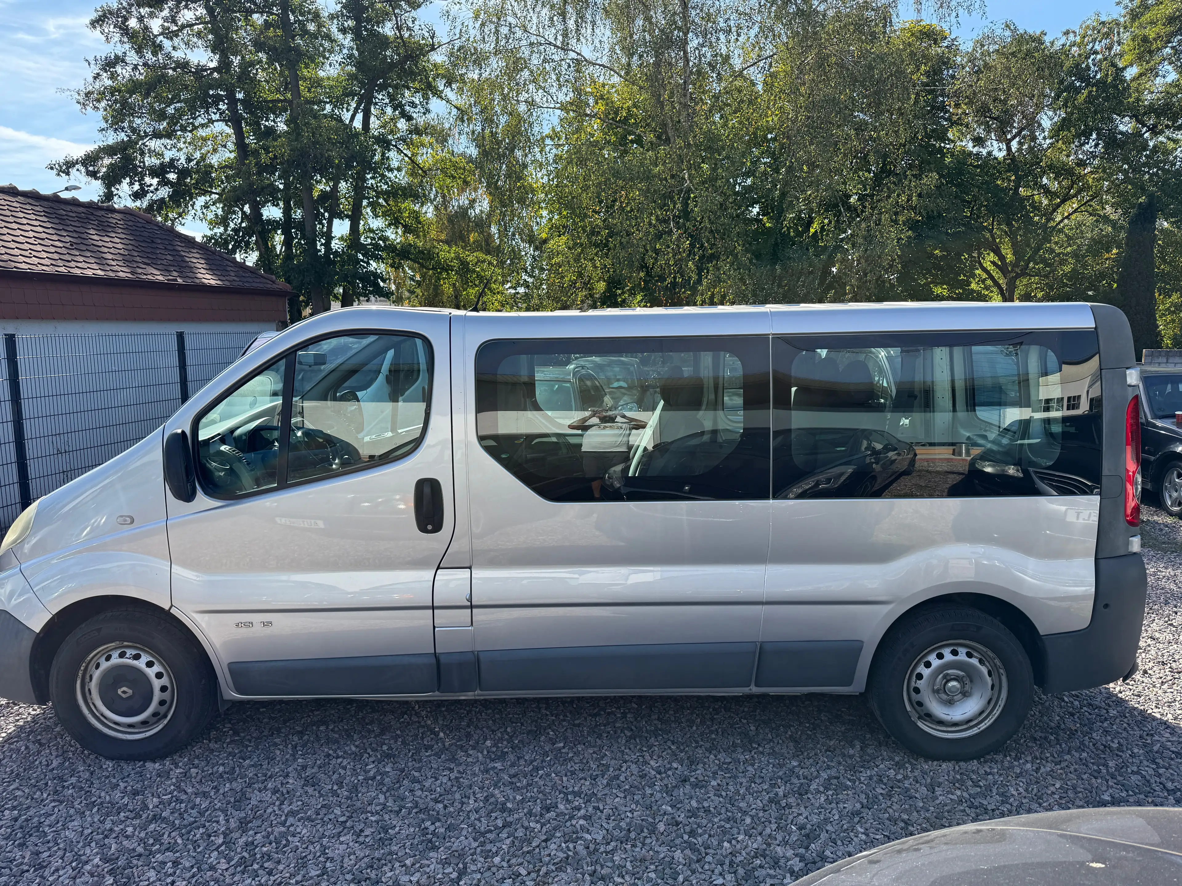 Renault Trafic L2H1 2,9t (9 Sitze) verglast — photo 8