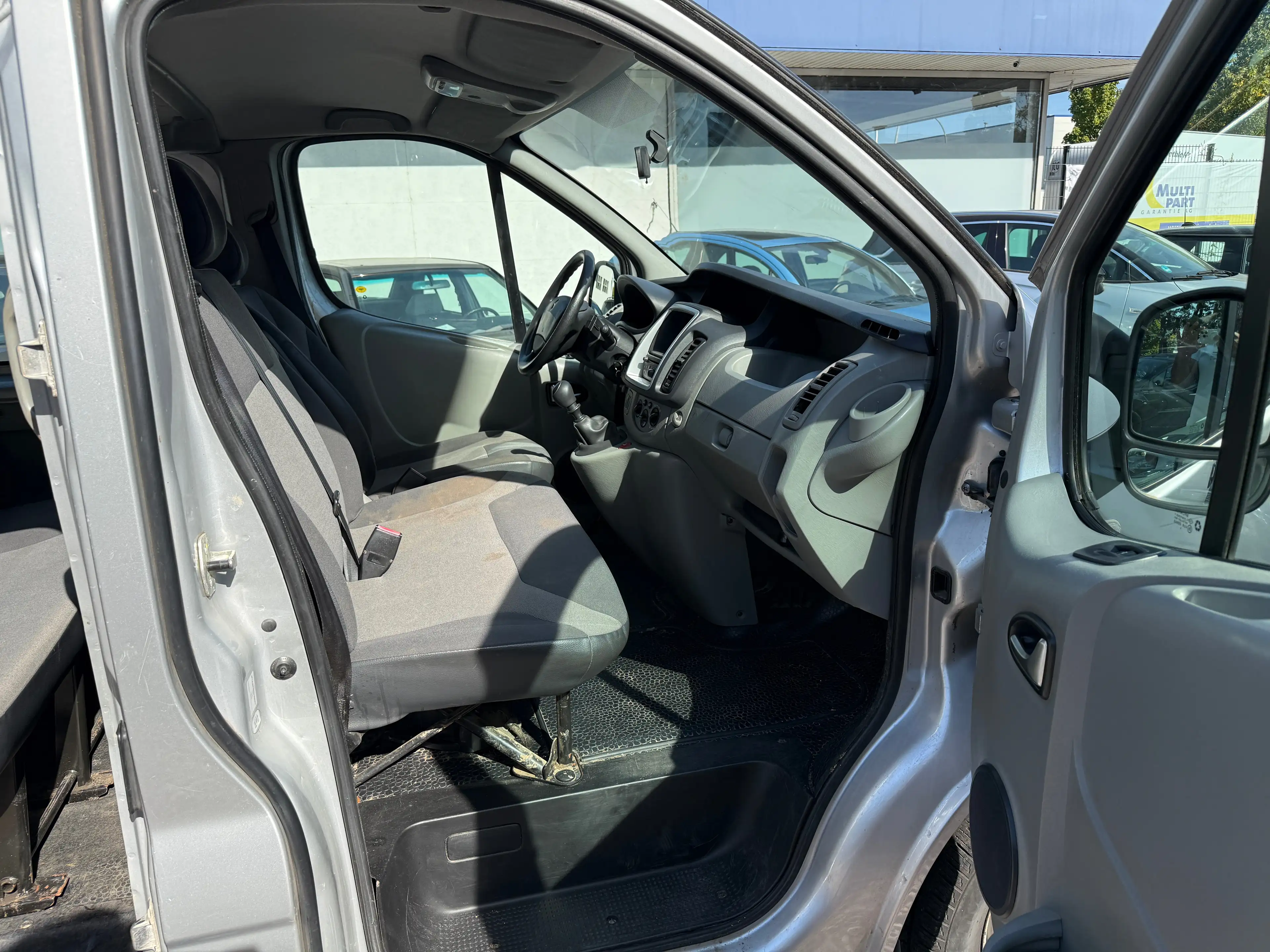 Renault Trafic L2H1 2,9t (9 Sitze) verglast — photo 14