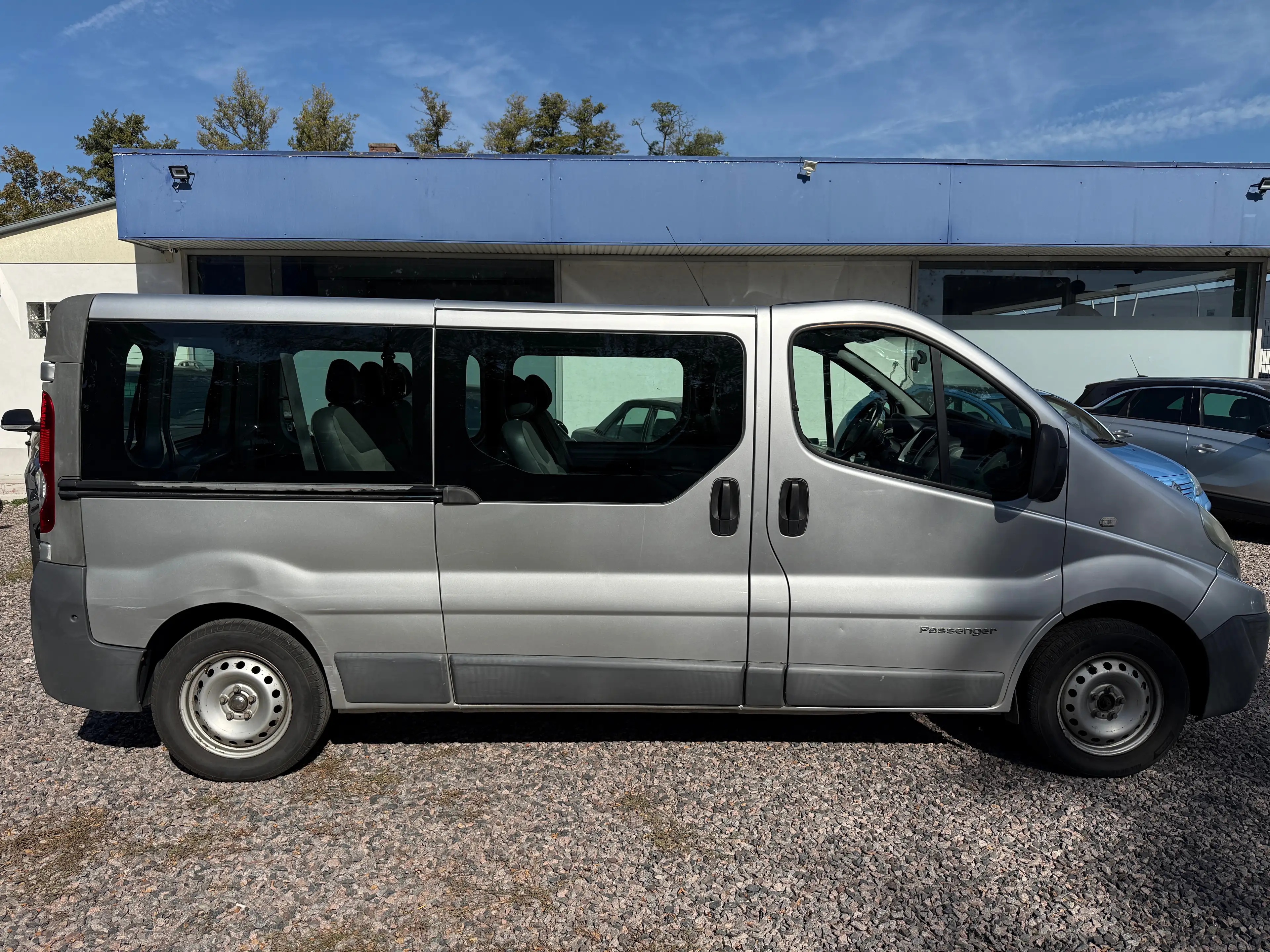 Renault Trafic L2H1 2,9t (9 Sitze) verglast — photo 4