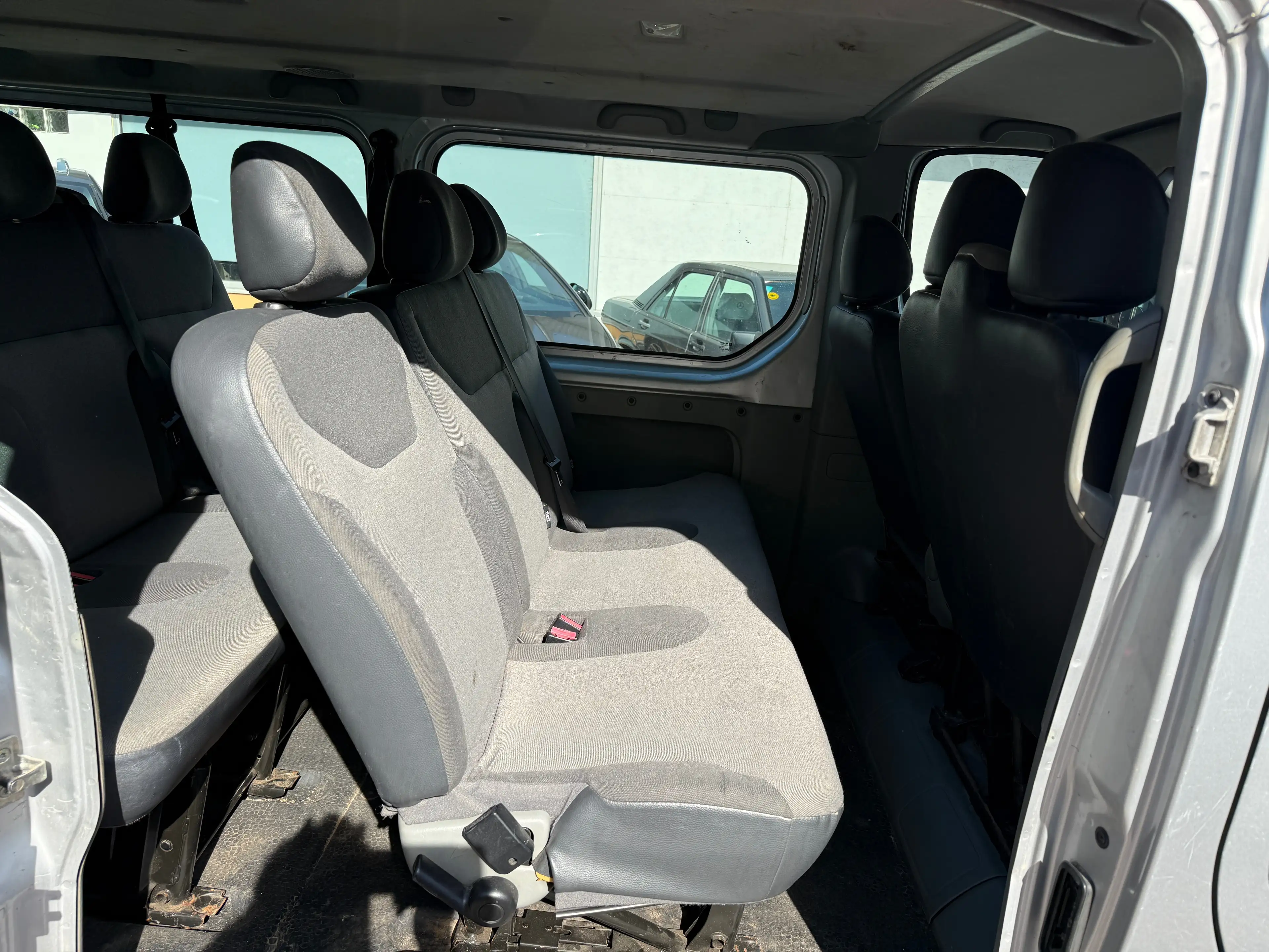 Renault Trafic L2H1 2,9t (9 Sitze) verglast — photo 11