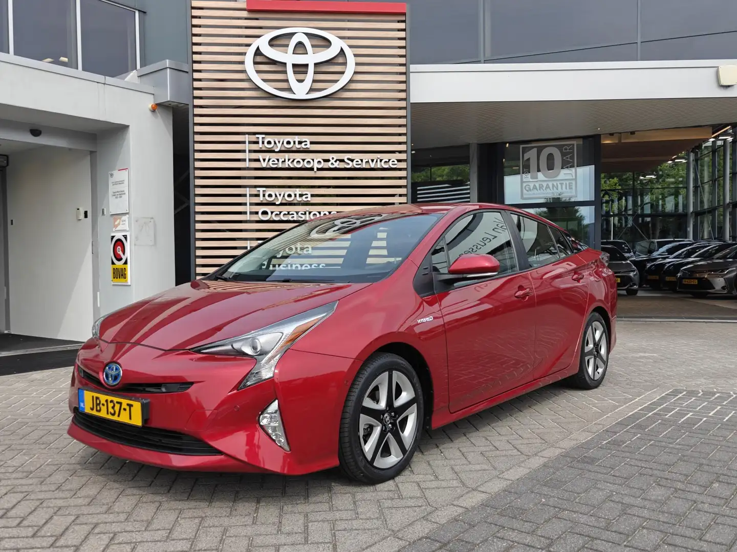 Toyota Prius 1.8 HYBRID EXECUTIVE TREKHAAK STOELVERW JBL-AUDIO Rojo - 1