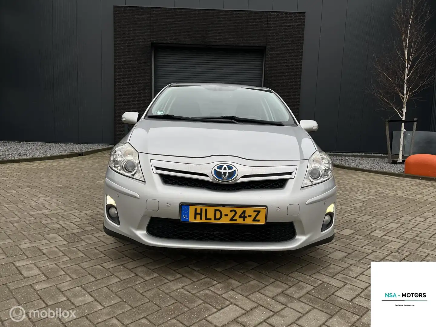Toyota Auris 1.8 Full Hybrid Executive Gris - 2