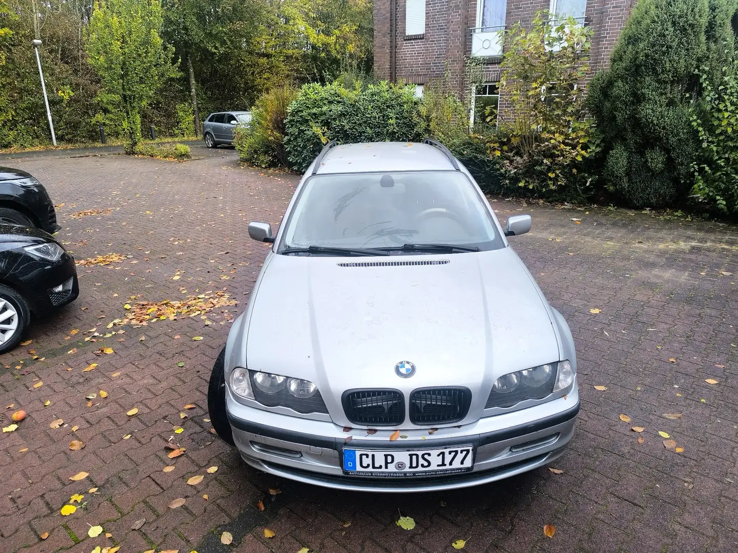 BMW 320 320i touring - 1