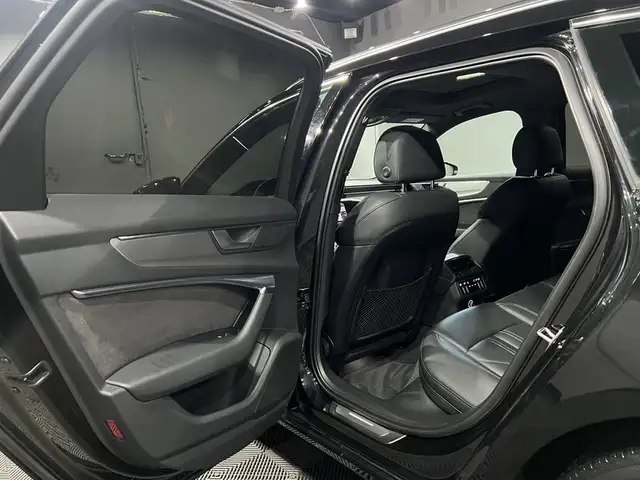 Audi A6 Avant view 11