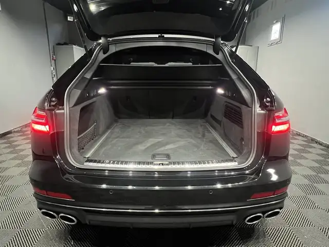 Audi A6 Avant view 8