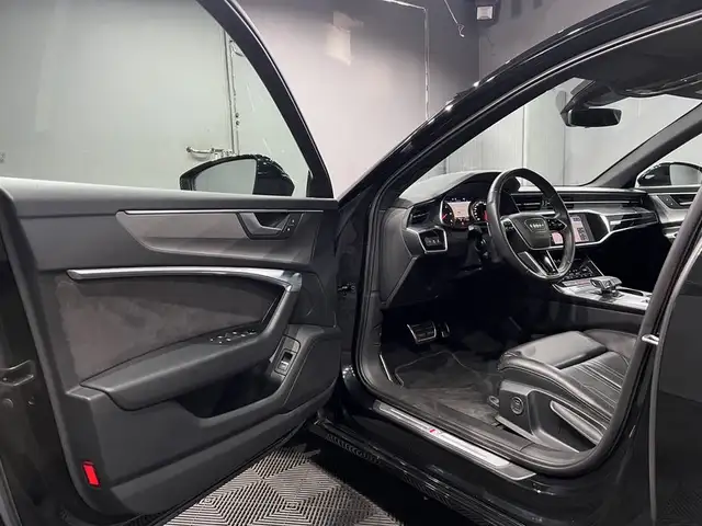 Audi A6 Avant view 10