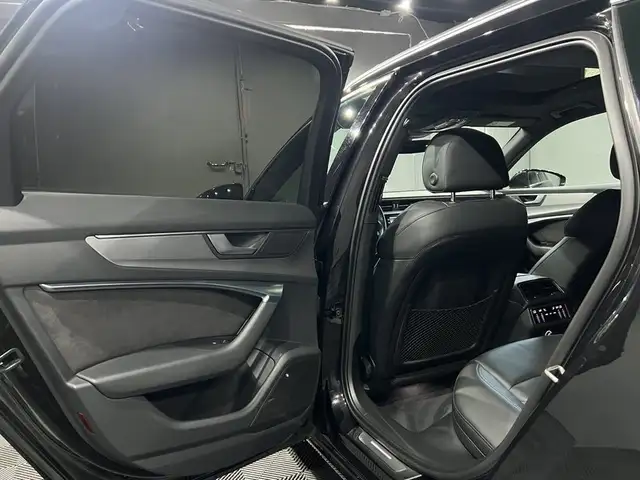 Audi A6 Avant view 12
