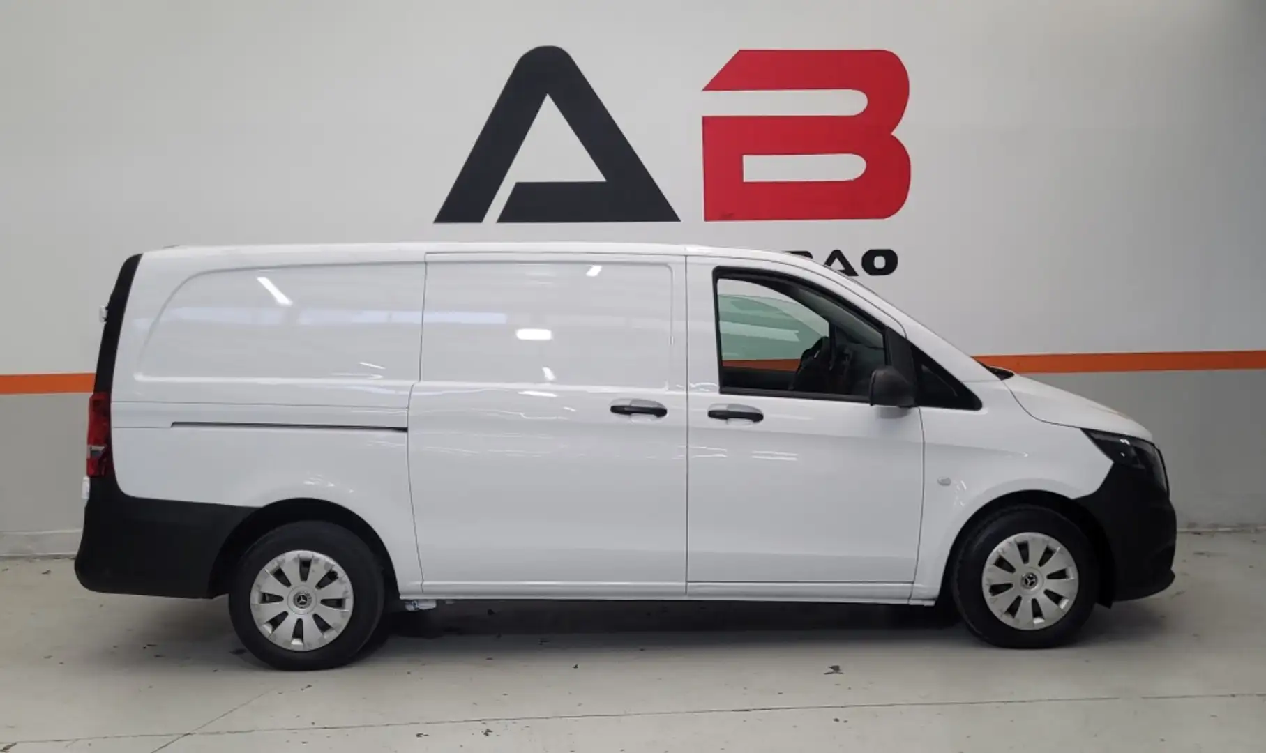 Mercedes-Benz Vito Furgón 114CDI tD Select Extralarga 9G-Tronic Blanc - 2
