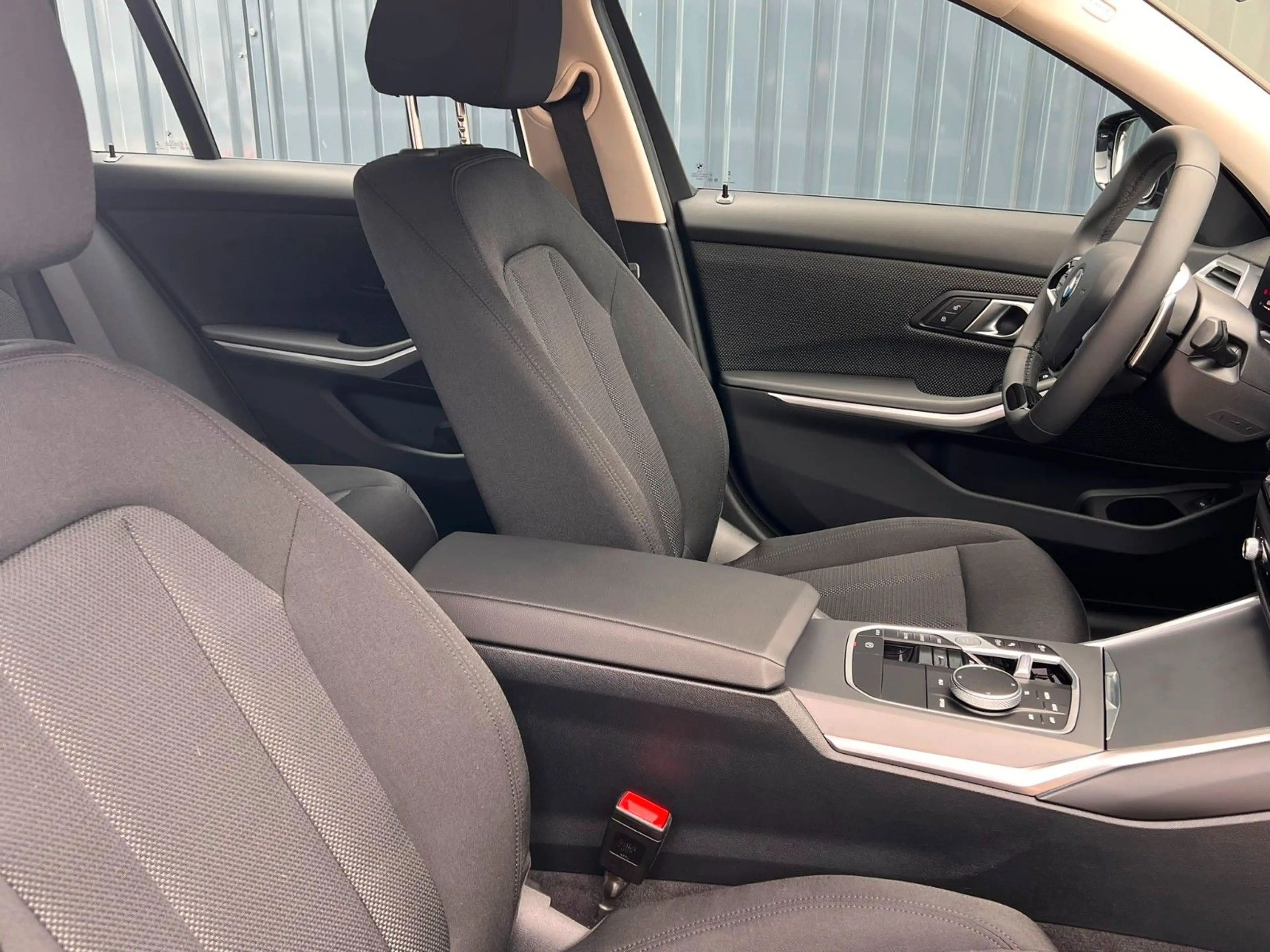 BMW 318 i Touring Facelift / Kamera/Sitzheiz/Navi — photo 13