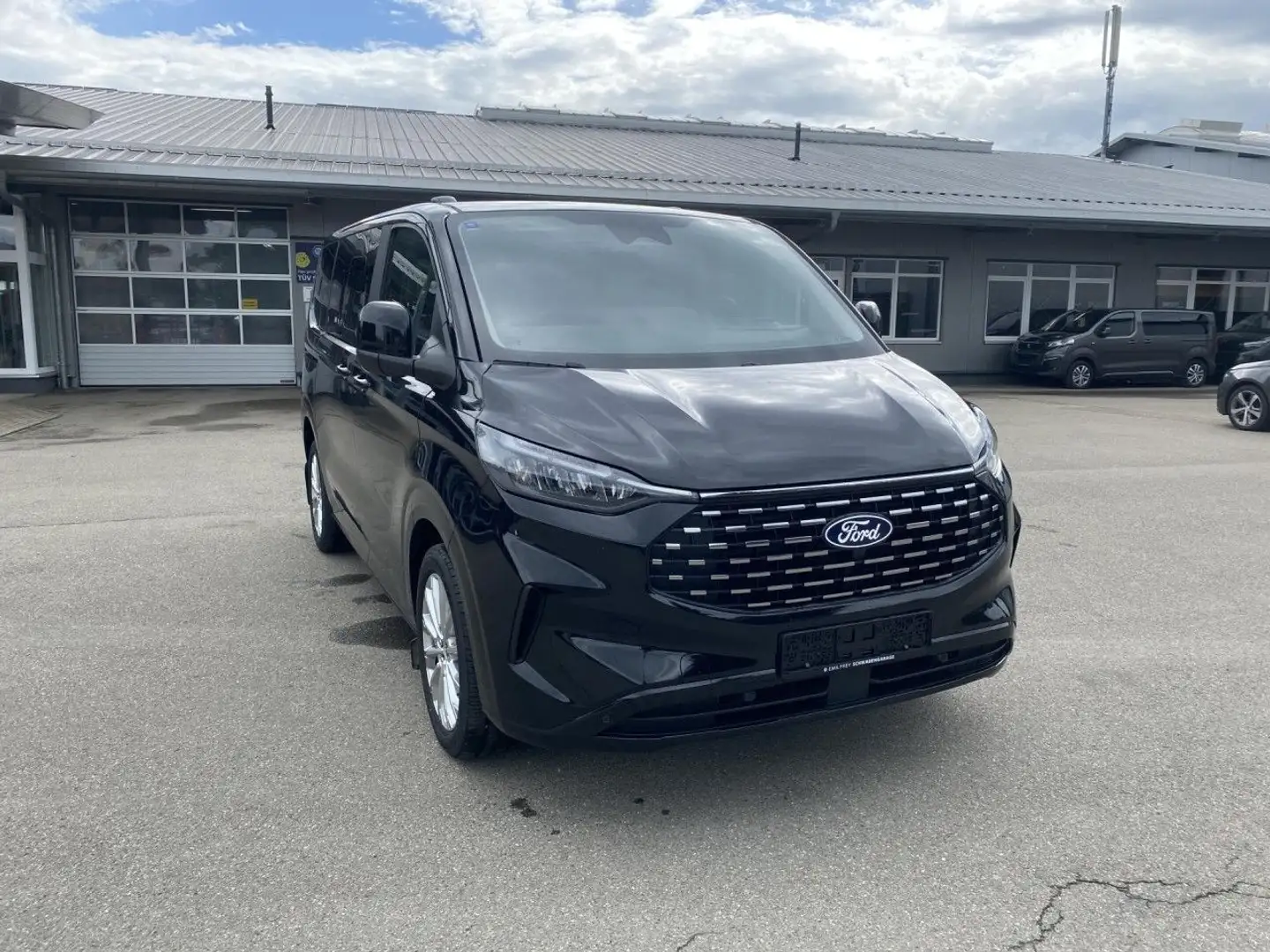 Ford Tourneo Custom 320 L1H1 VA Titanium Navi LED Klima Noir - 2