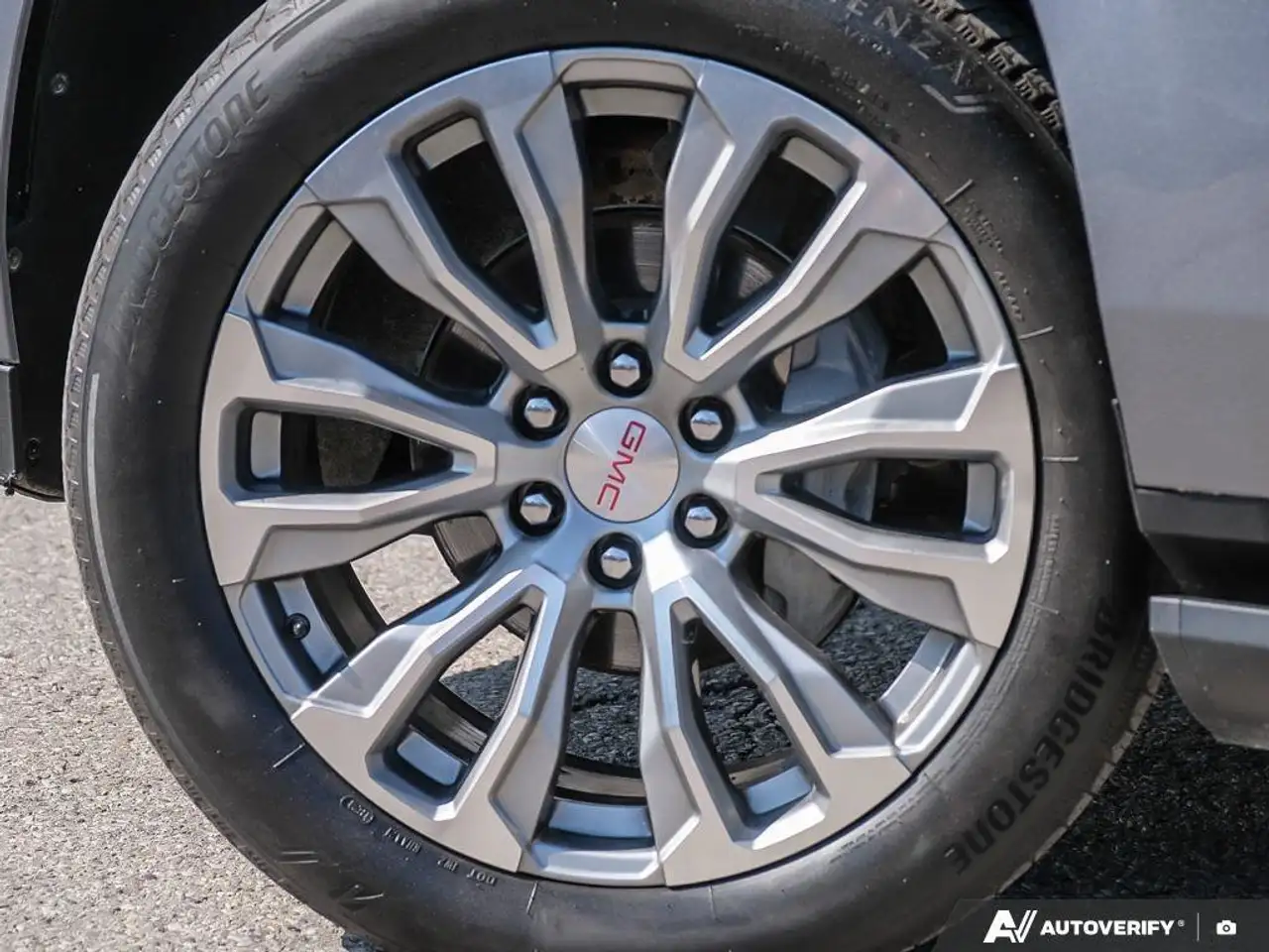 GMC Yukon снимка GMC Yukon