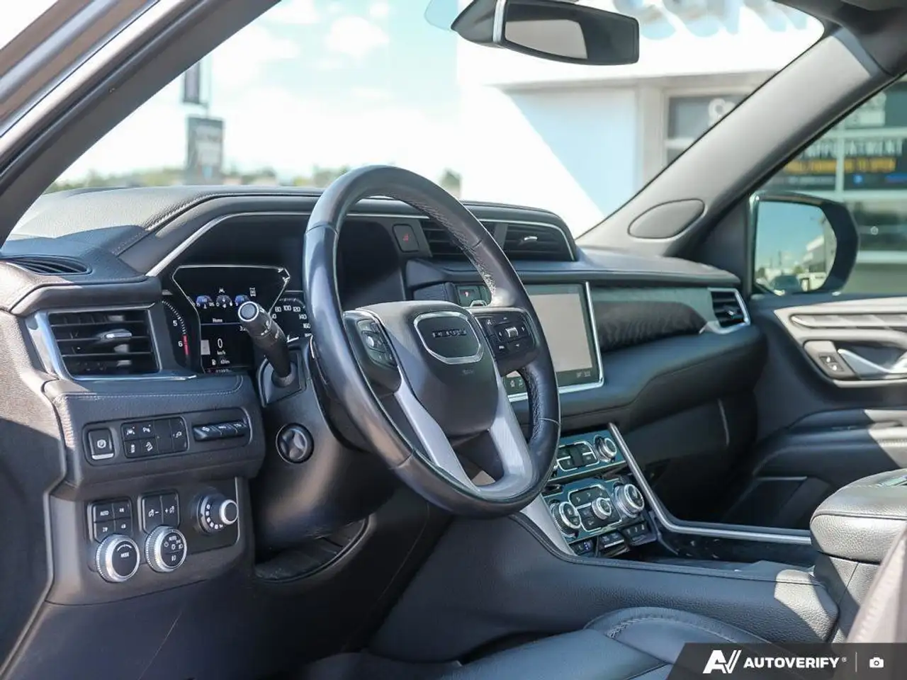 GMC Yukon снимка GMC Yukon