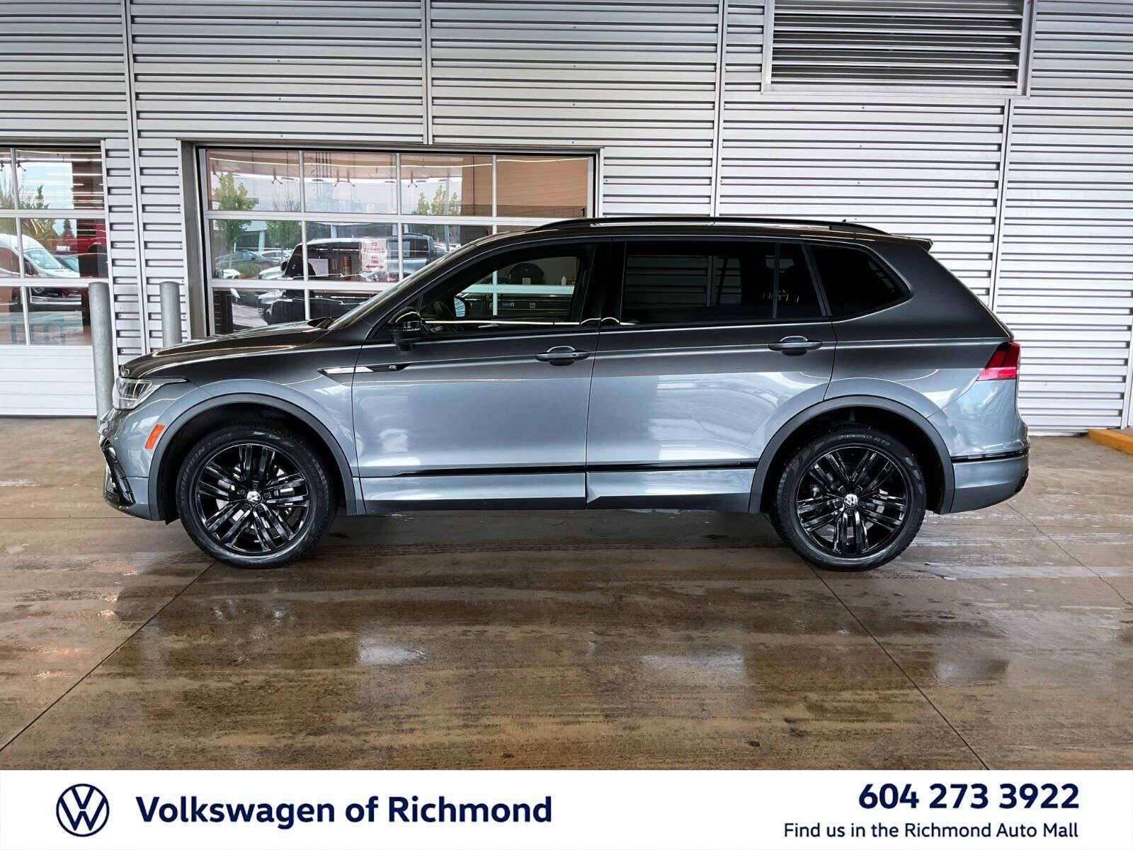 2022 Volkswagen Tiguan Comfortline R-Line Black Edition | Sunroof | Bluet — снимка 1
