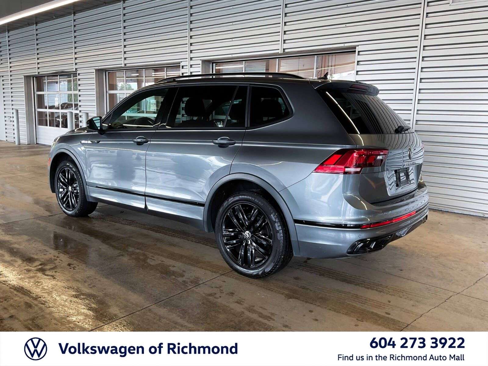 2022 Volkswagen Tiguan Comfortline R-Line Black Edition | Sunroof | Bluet — снимка 1
