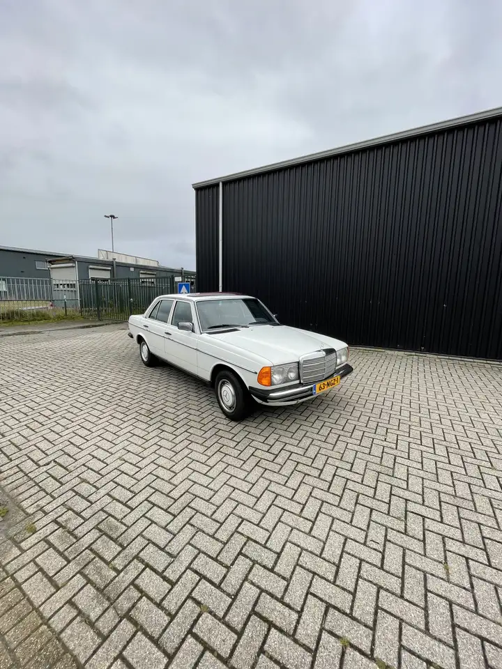 Mercedes-Benz E 230, foto 11