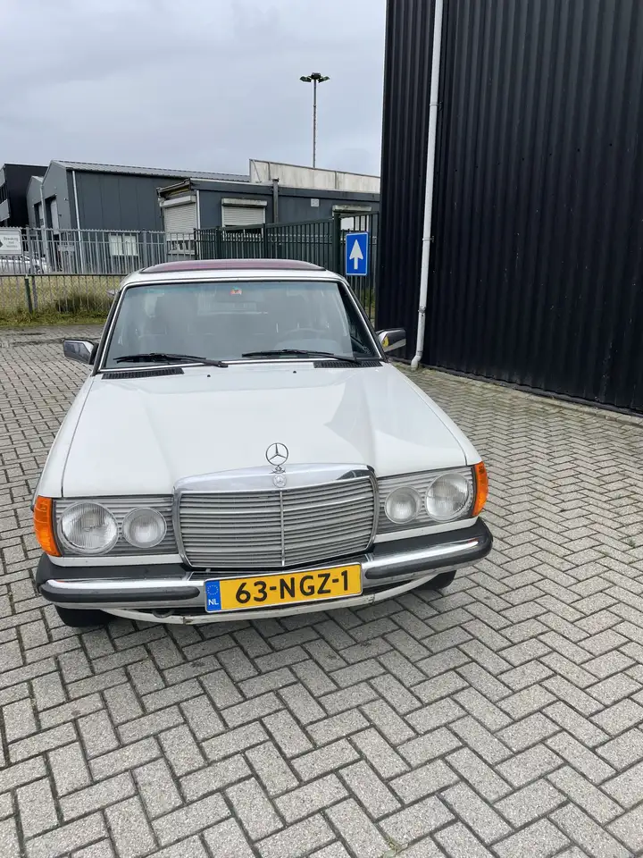 Mercedes-Benz E 230, foto 12