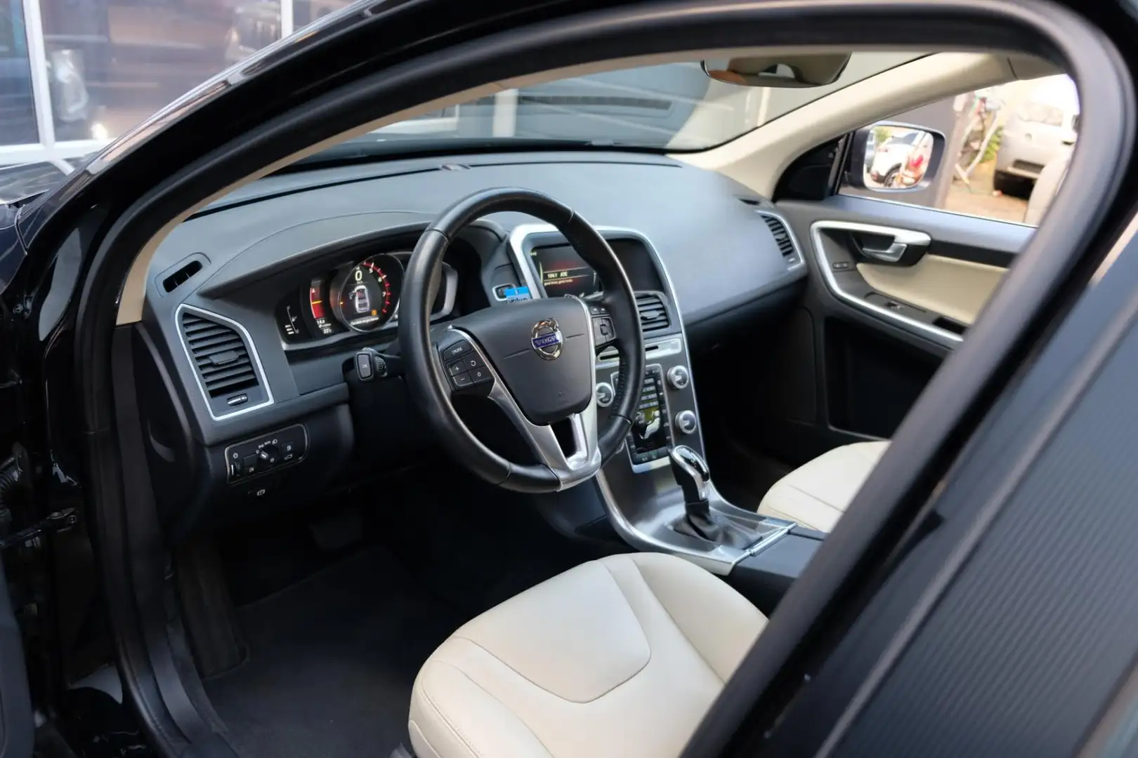 Volvo XC60 2.0 T5 104dkm **Lederen Bekleding/Navi/Camera** TR Noir - 2