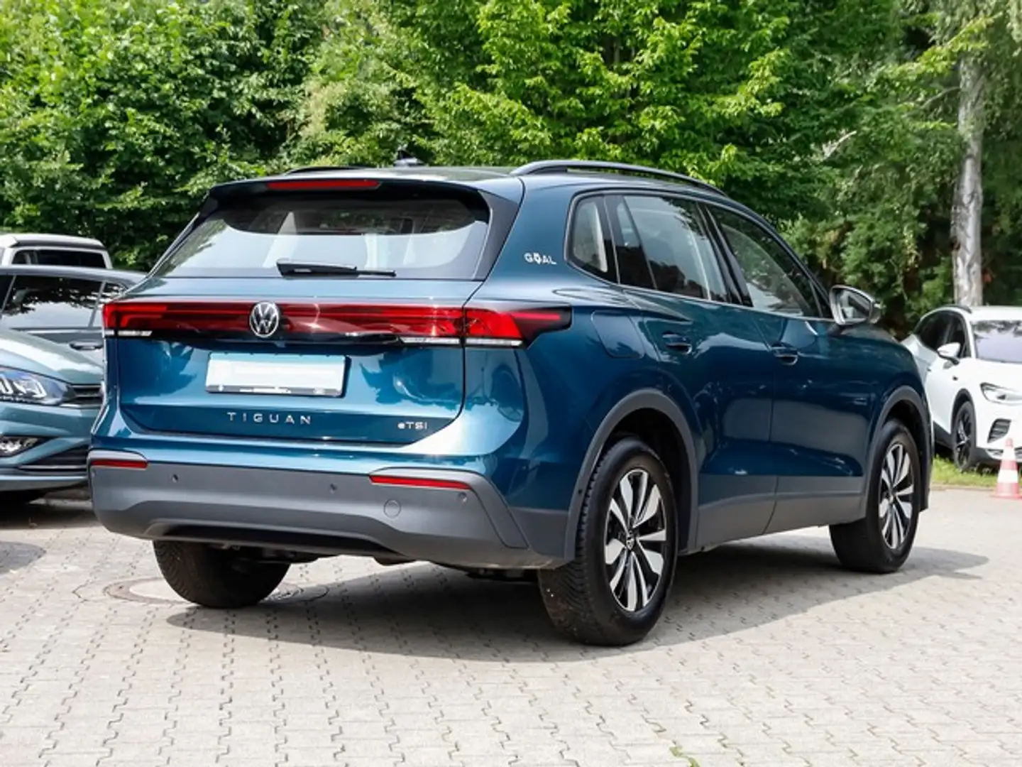 Volkswagen Tiguan 1.5 eTSI DSG Goal AHK R-Kamera ACC SideAssist N... Blauw - 2