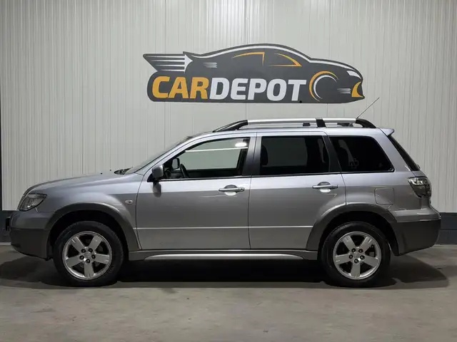 Mitsubishi Outlander view 8