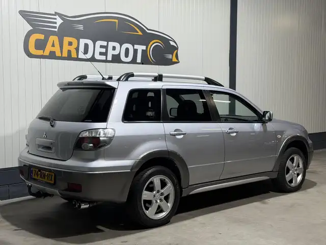 Mitsubishi Outlander view 5