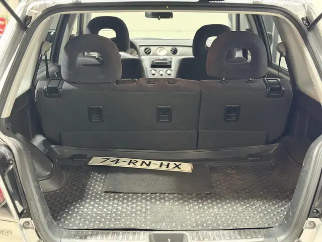 Mitsubishi Outlander view 9