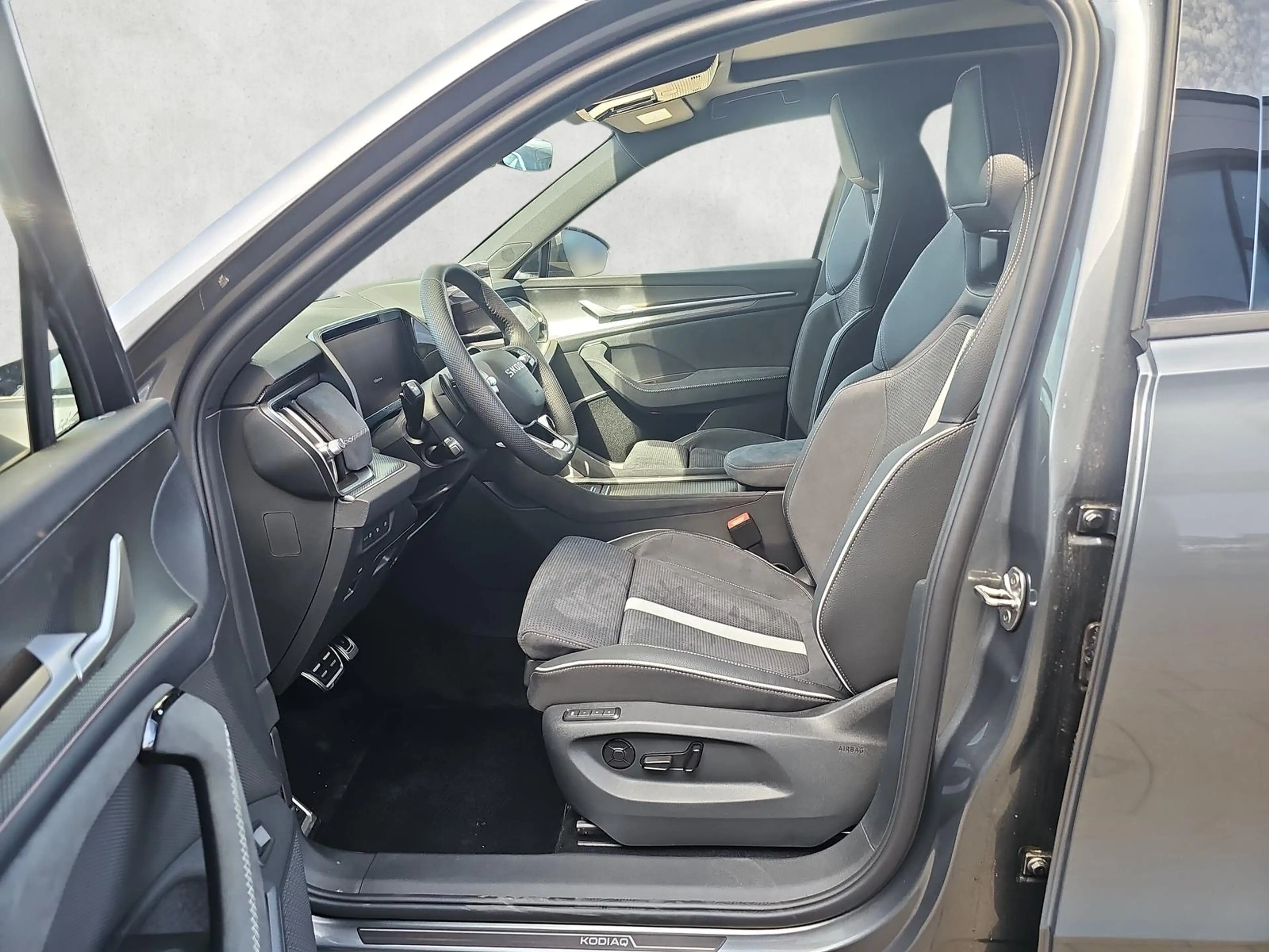 Skoda Kodiaq 1.5 TSI DSG Sportline 7Si Matrix AHK Pano — photo 10