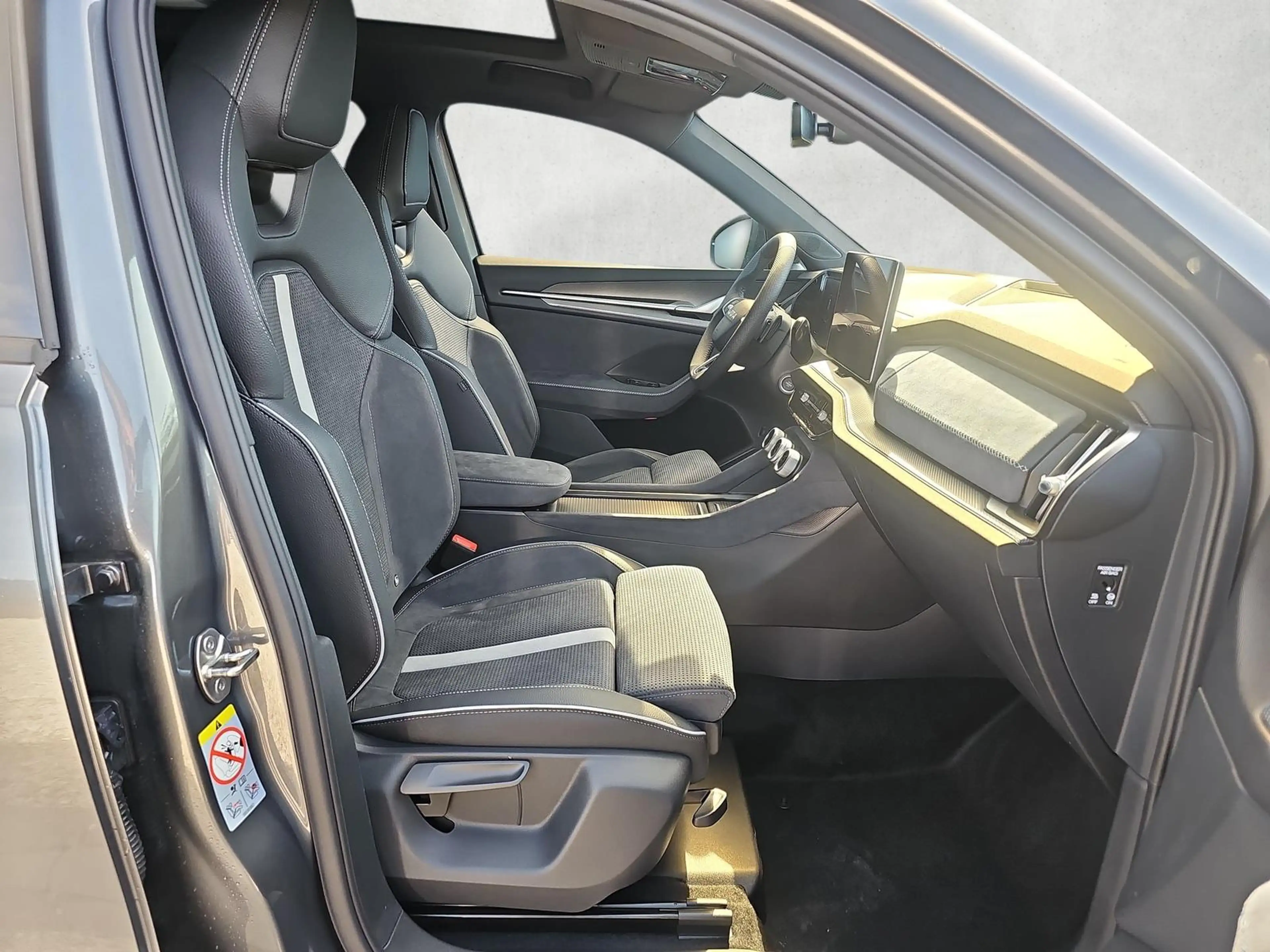 Skoda Kodiaq 1.5 TSI DSG Sportline 7Si Matrix AHK Pano — photo 11