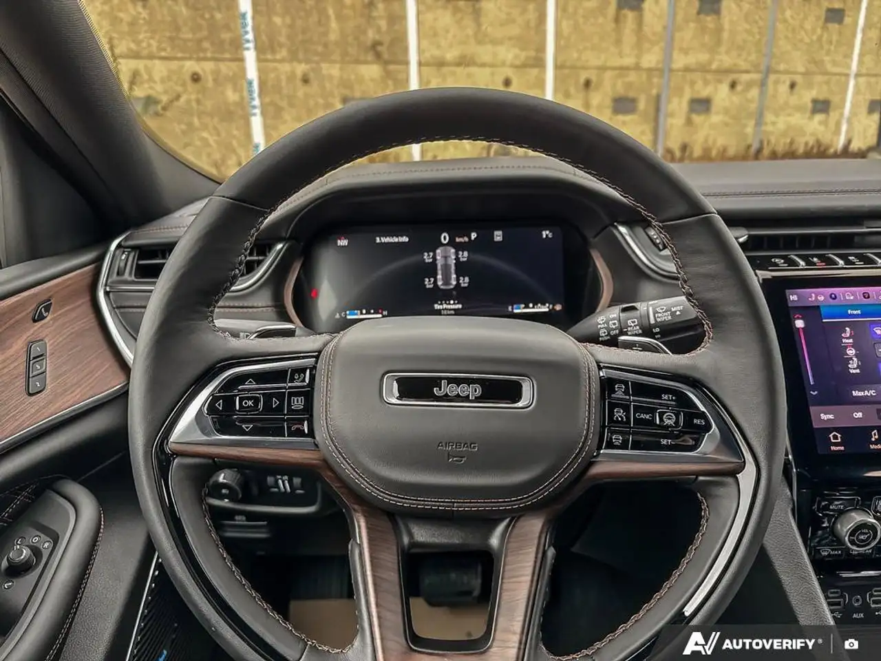 Jeep Grand Cherokee снимка Jeep Grand Cherokee