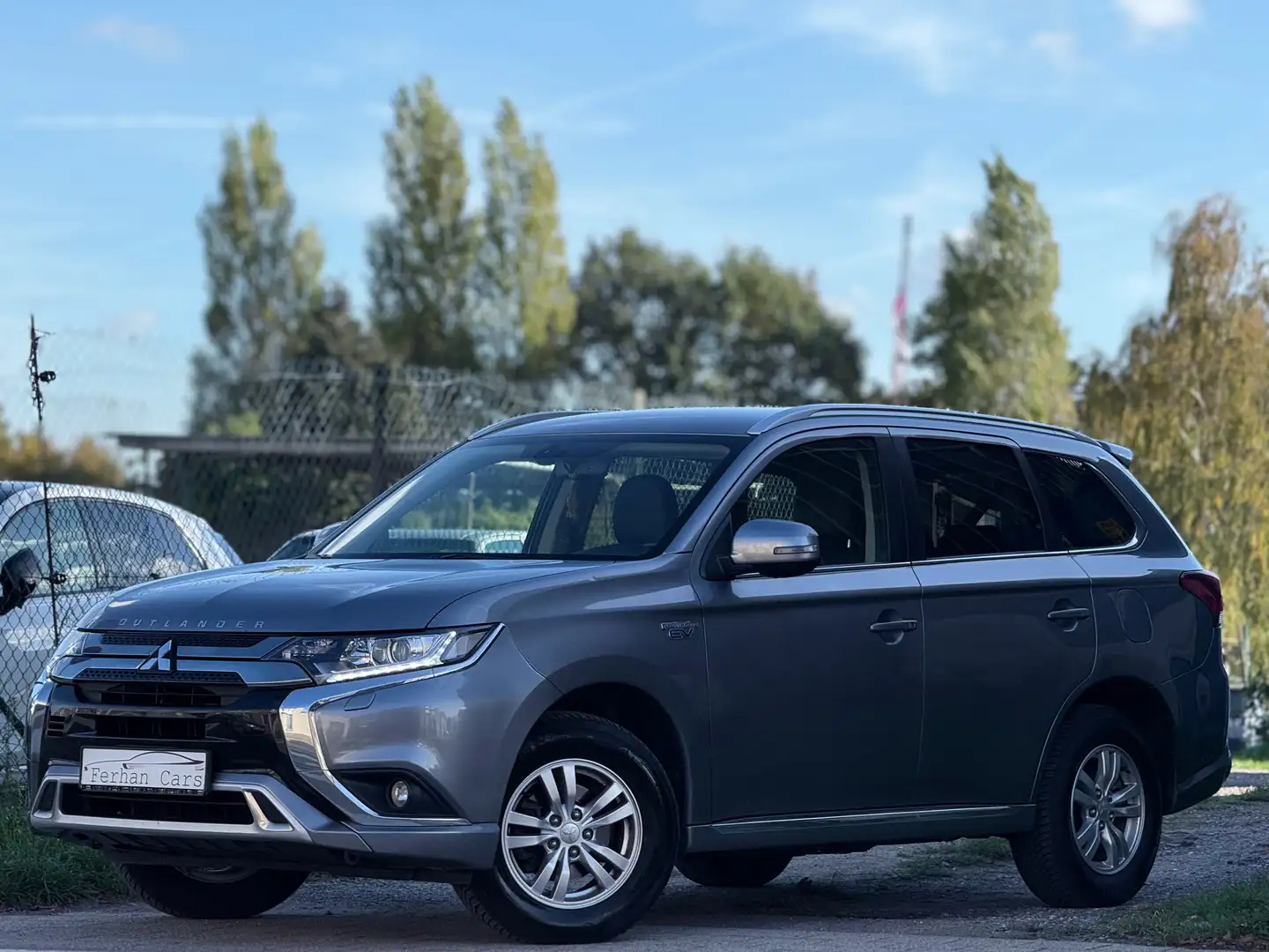 Mitsubishi Outlander Outlander 2.4 4WD Plug-In Hybrid • Camera • 20 Grijs - 1