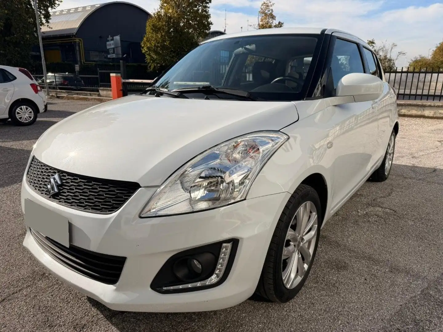 Suzuki Swift 1.2 VVT 5 porte B-Cool Bi-Color Bianco - 1