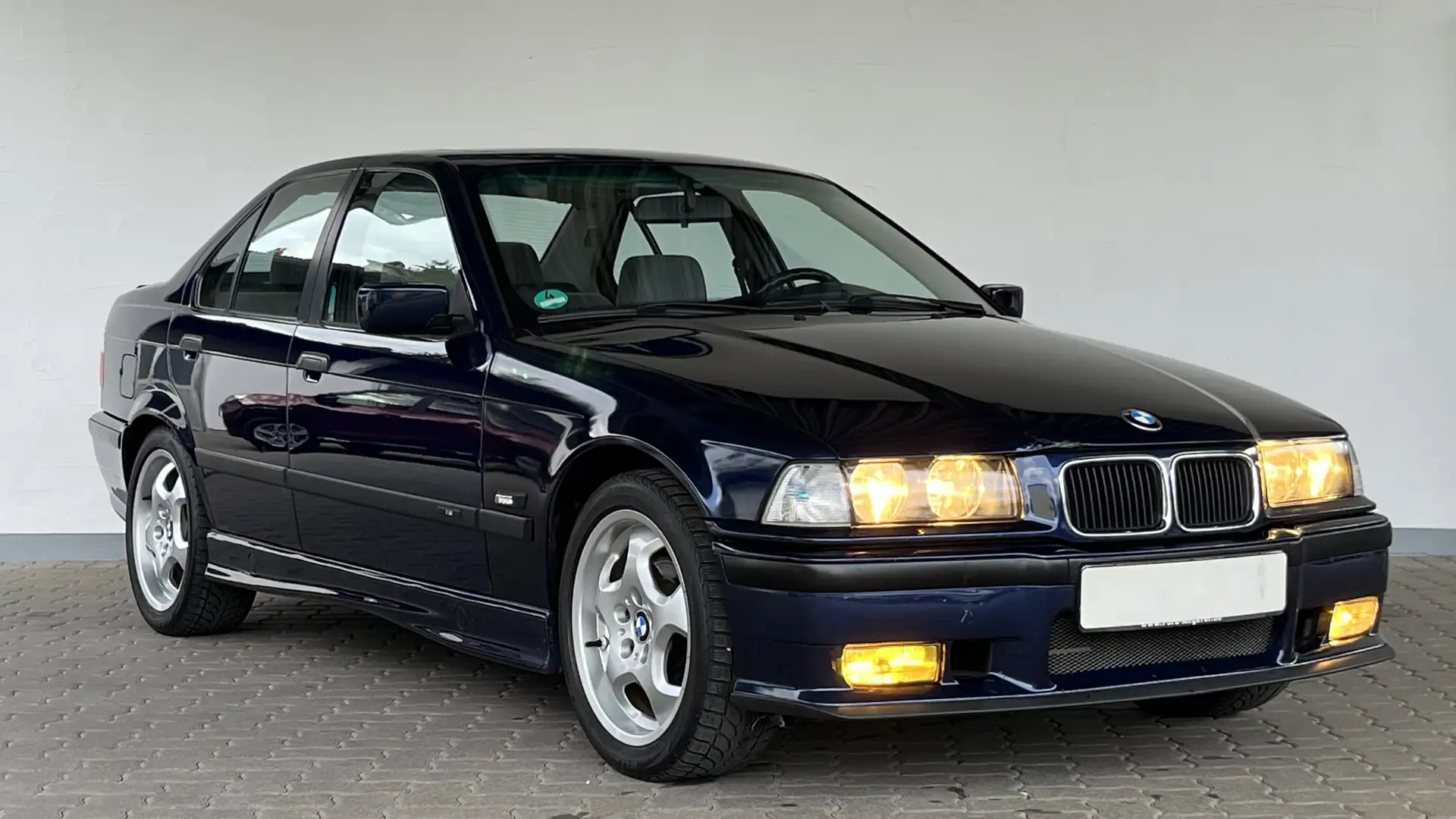 BMW 318 318i - 2