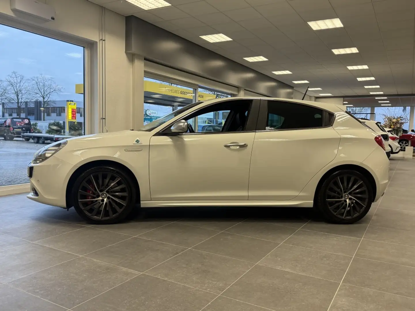 Alfa Romeo Giulietta 1.7 TBi quadrifoglio Blanc - 2