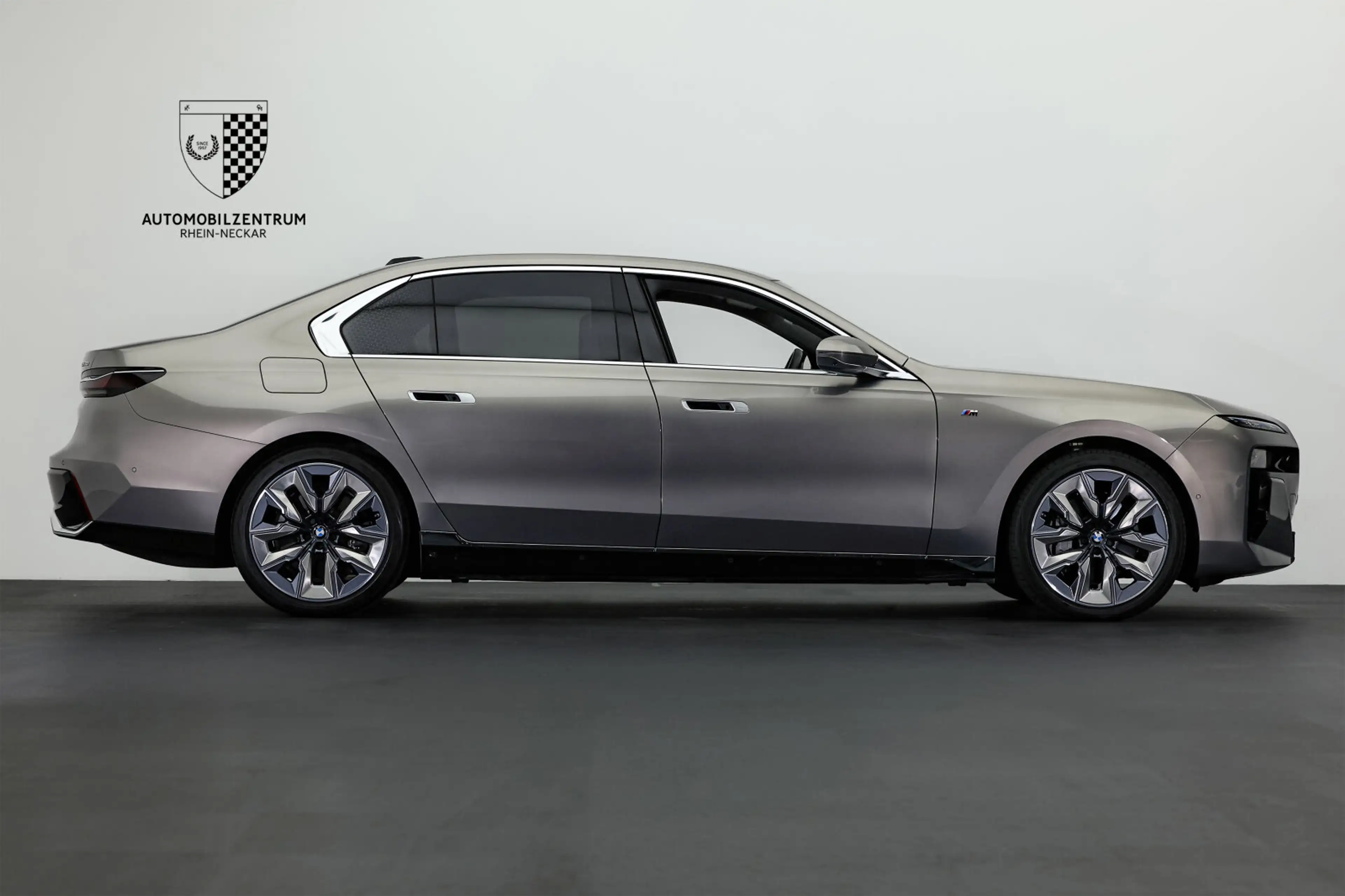 BMW i7 i7 xDrive60 M Sport Innovations/TheatreScreen — photo 8
