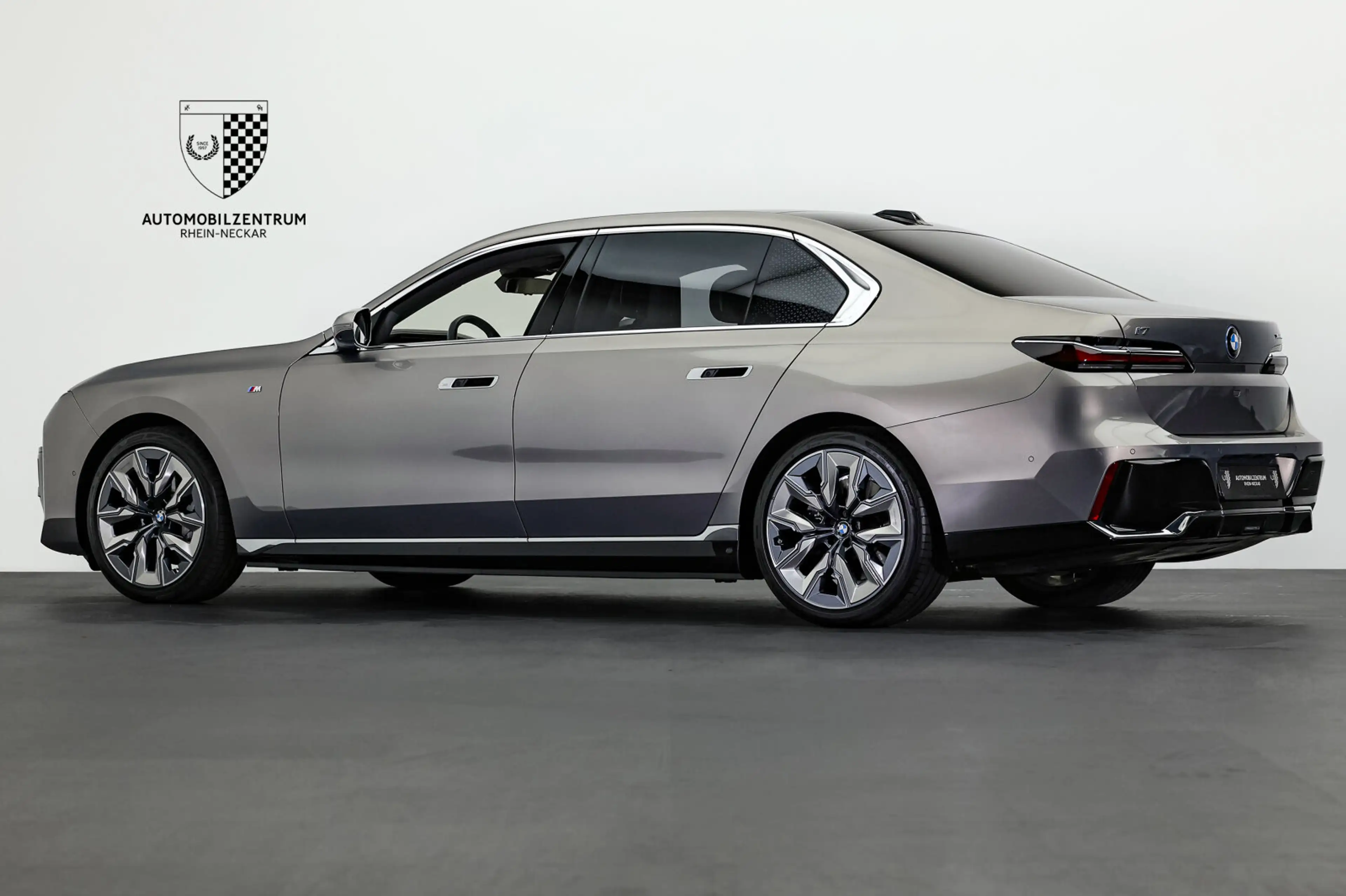 BMW i7 i7 xDrive60 M Sport Innovations/TheatreScreen — photo 5