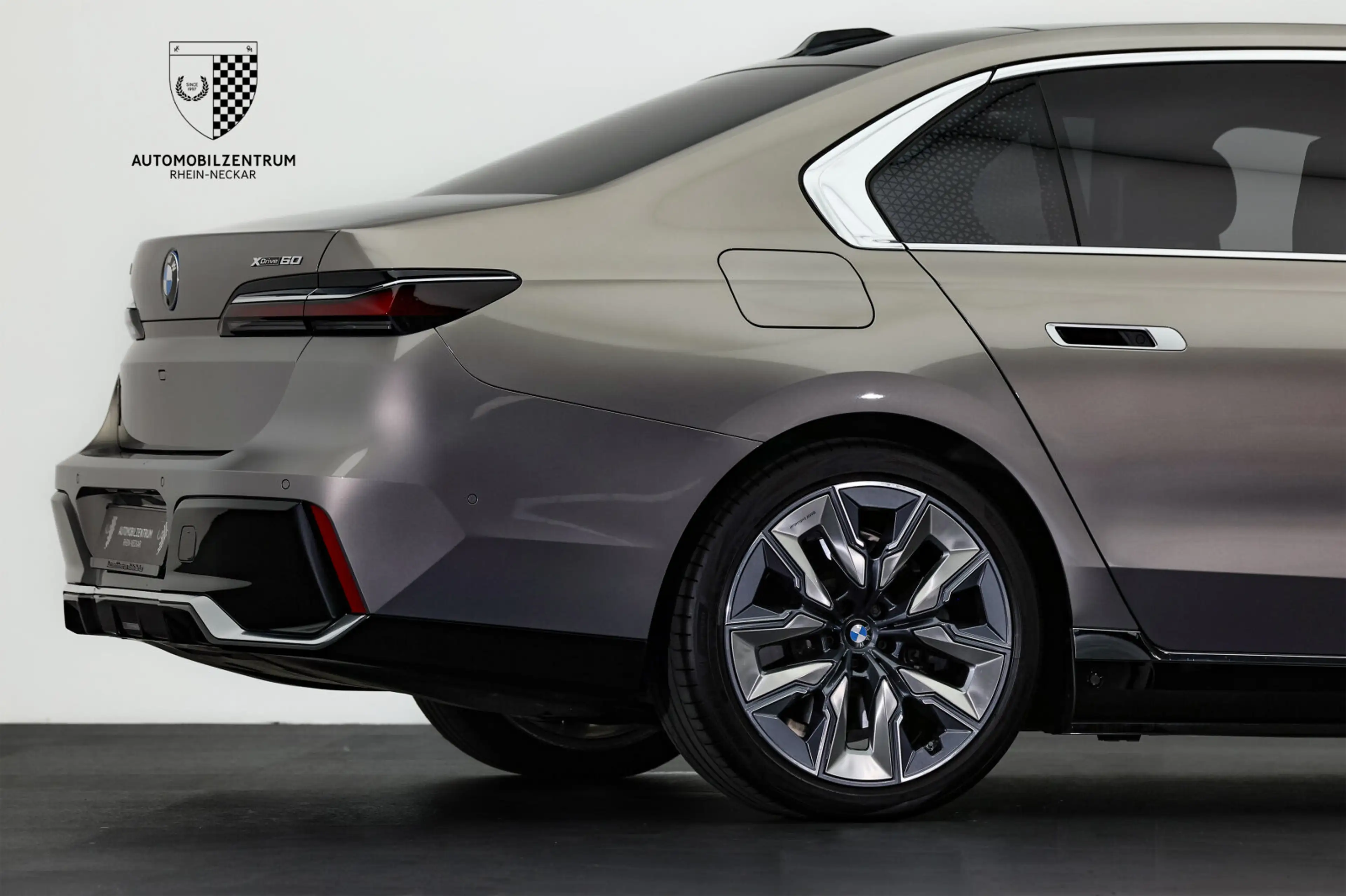 BMW i7 i7 xDrive60 M Sport Innovations/TheatreScreen — photo 13