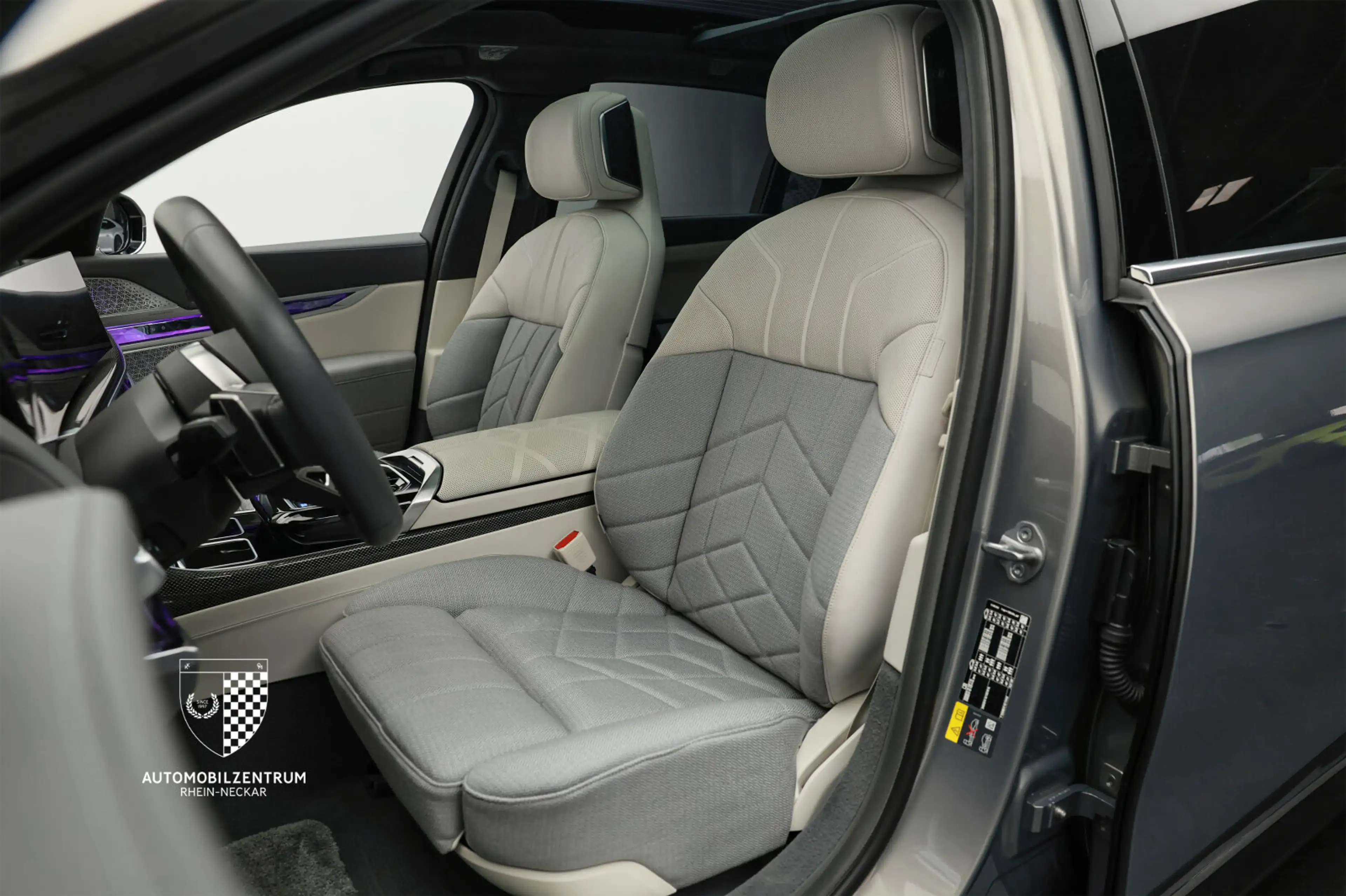 BMW i7 i7 xDrive60 M Sport Innovations/TheatreScreen — photo 15