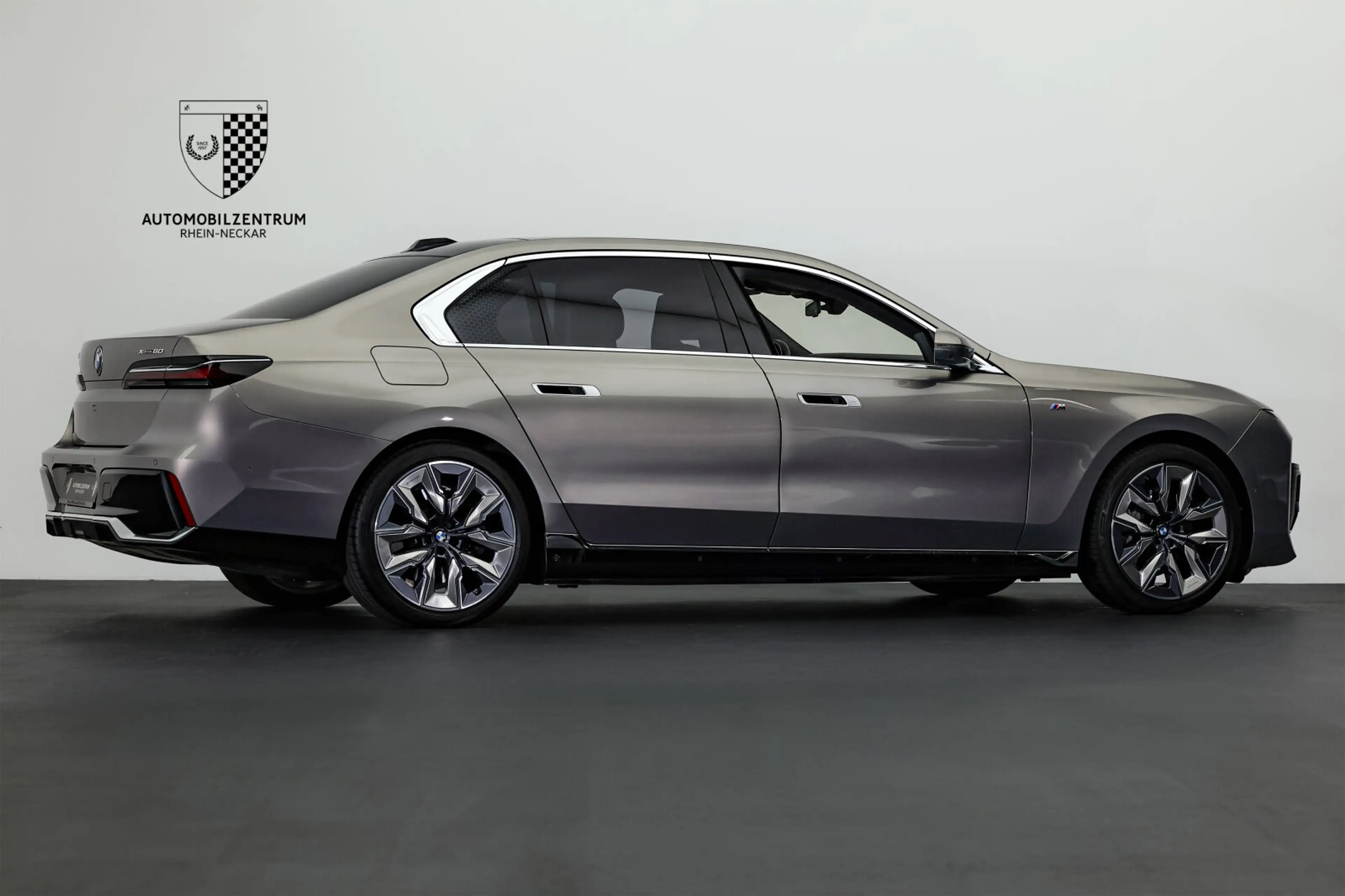 BMW i7 i7 xDrive60 M Sport Innovations/TheatreScreen — photo 7