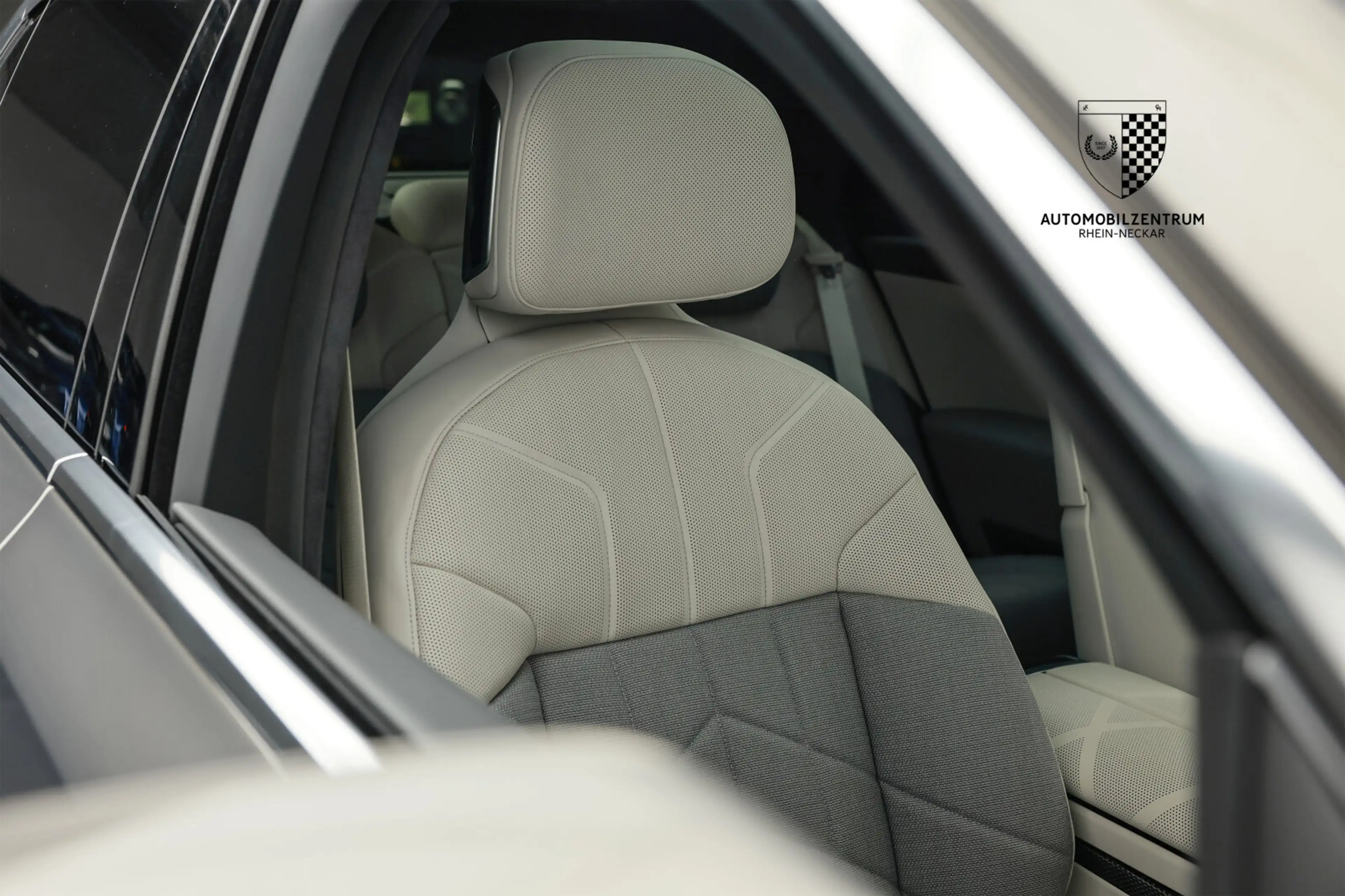 BMW i7 i7 xDrive60 M Sport Innovations/TheatreScreen — photo 14