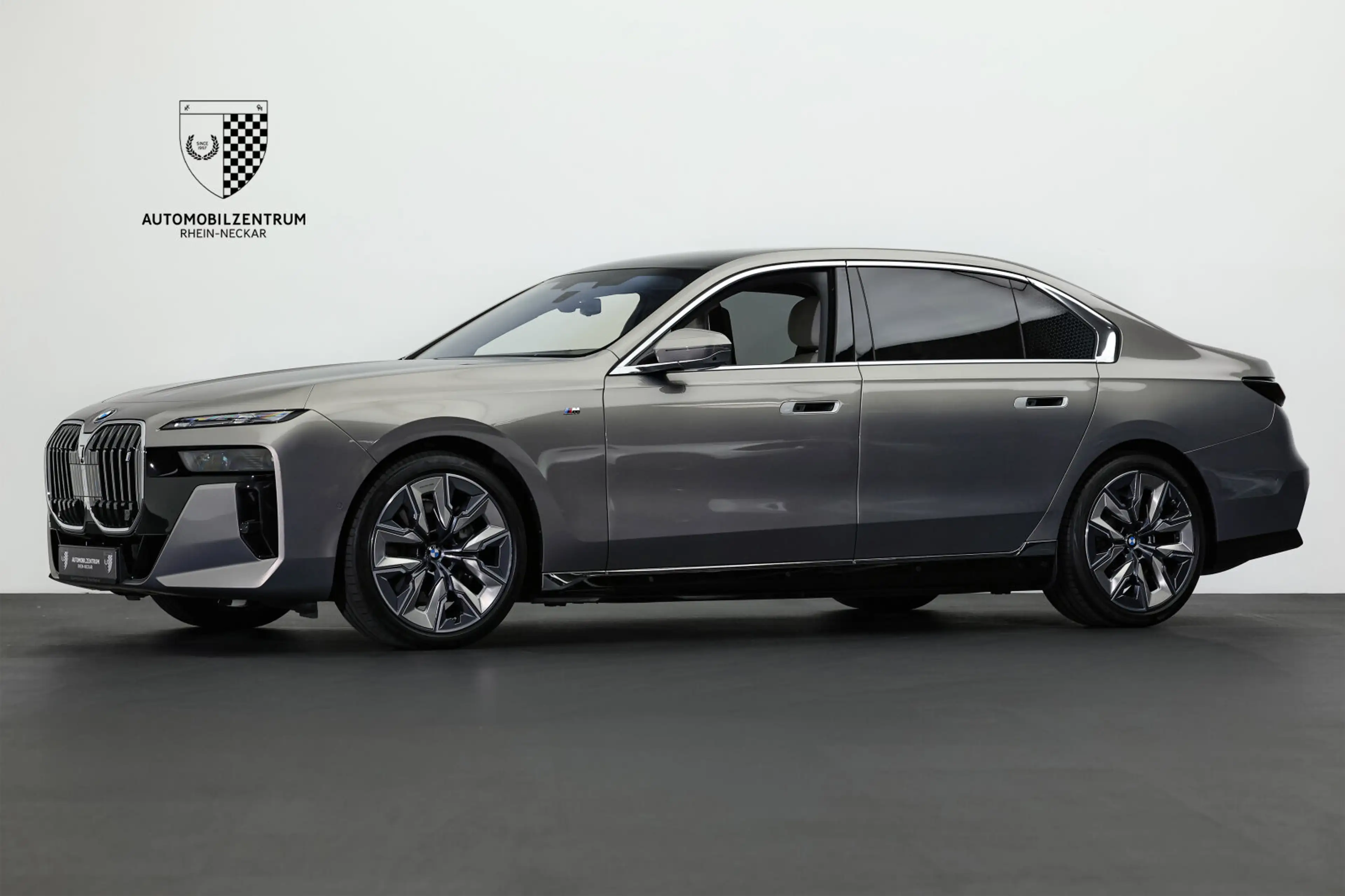 BMW i7 i7 xDrive60 M Sport Innovations/TheatreScreen — photo 3