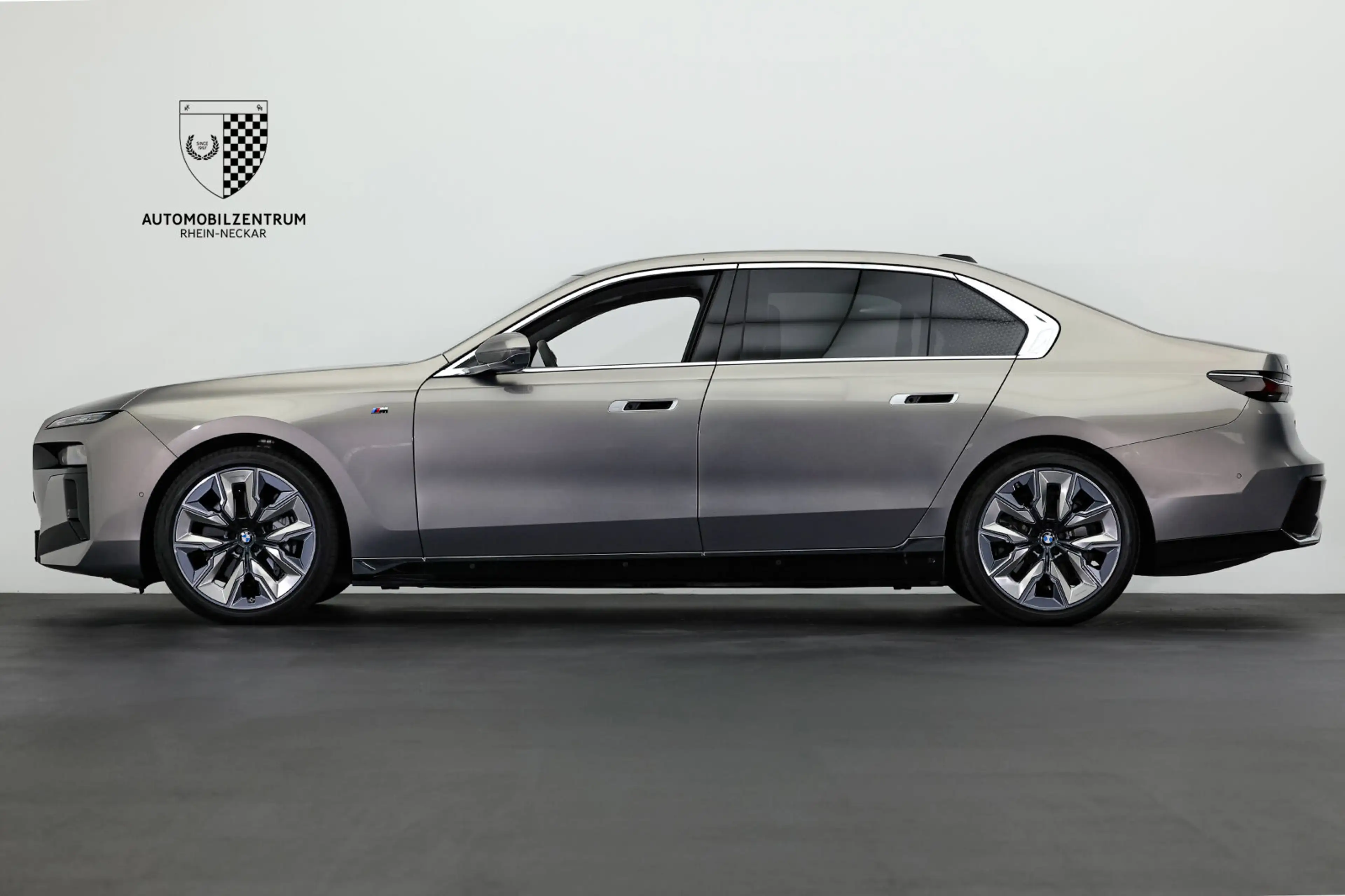 BMW i7 i7 xDrive60 M Sport Innovations/TheatreScreen — photo 4