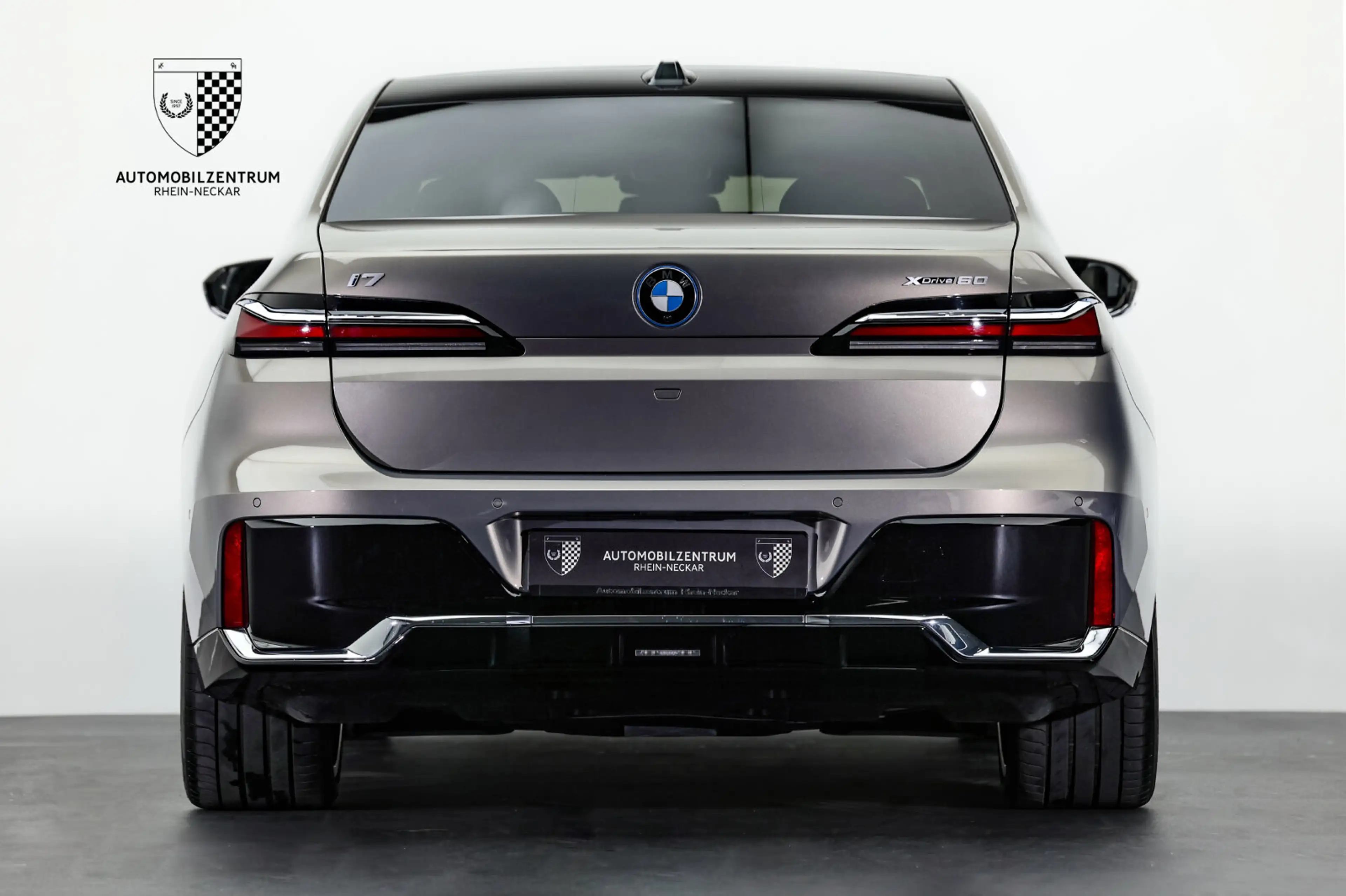 BMW i7 i7 xDrive60 M Sport Innovations/TheatreScreen — photo 6