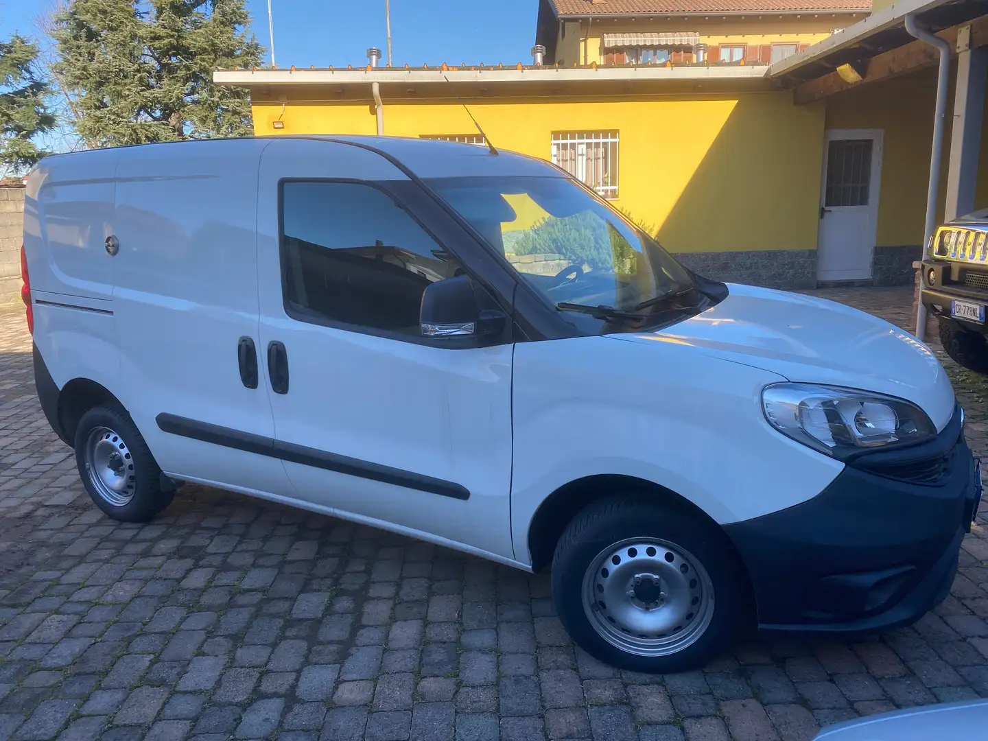 Fiat Doblo Cargo 1.3 mjt 95cv S&S E6d Weiß - 1